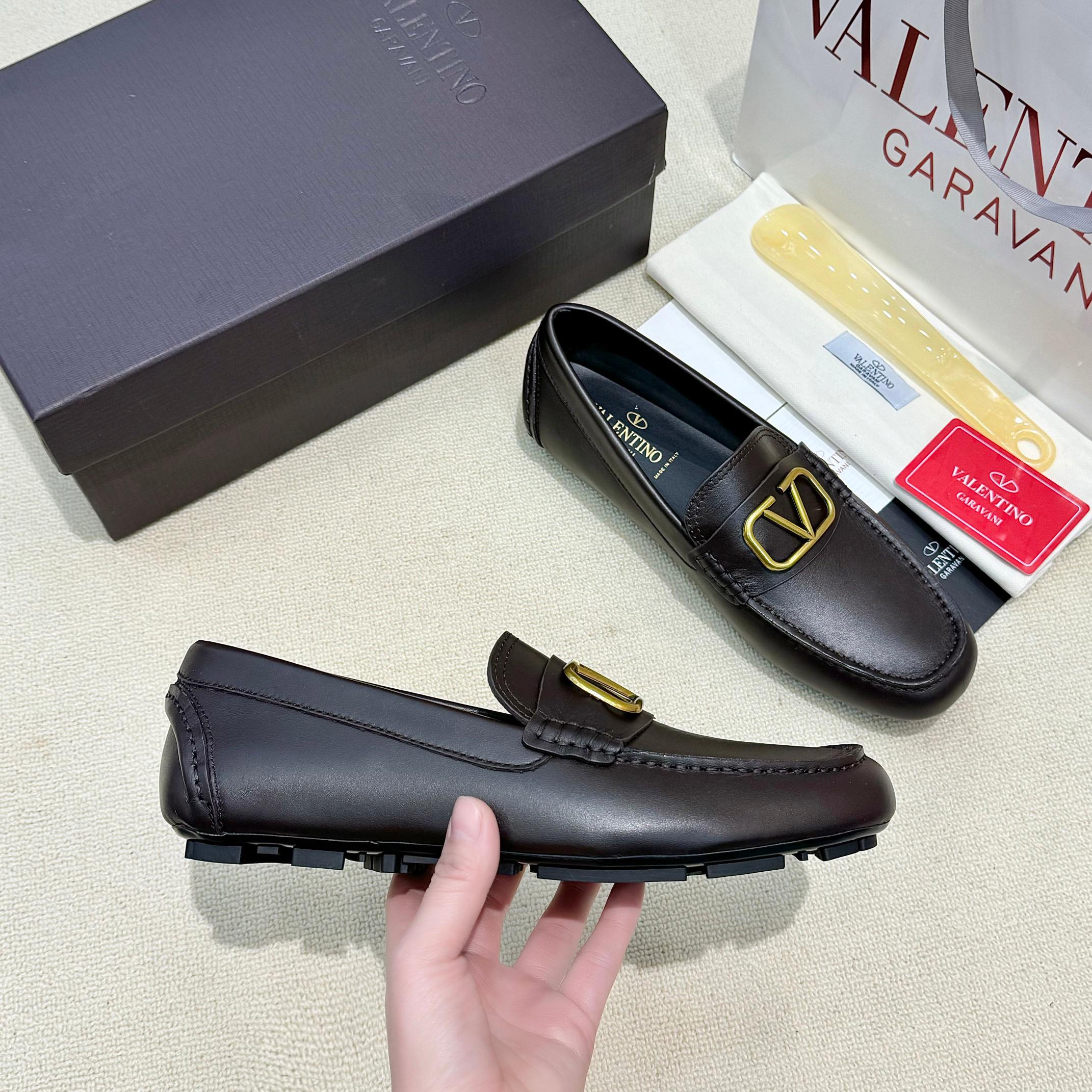 LuxluxHouse Best Quality Shoes Valentino