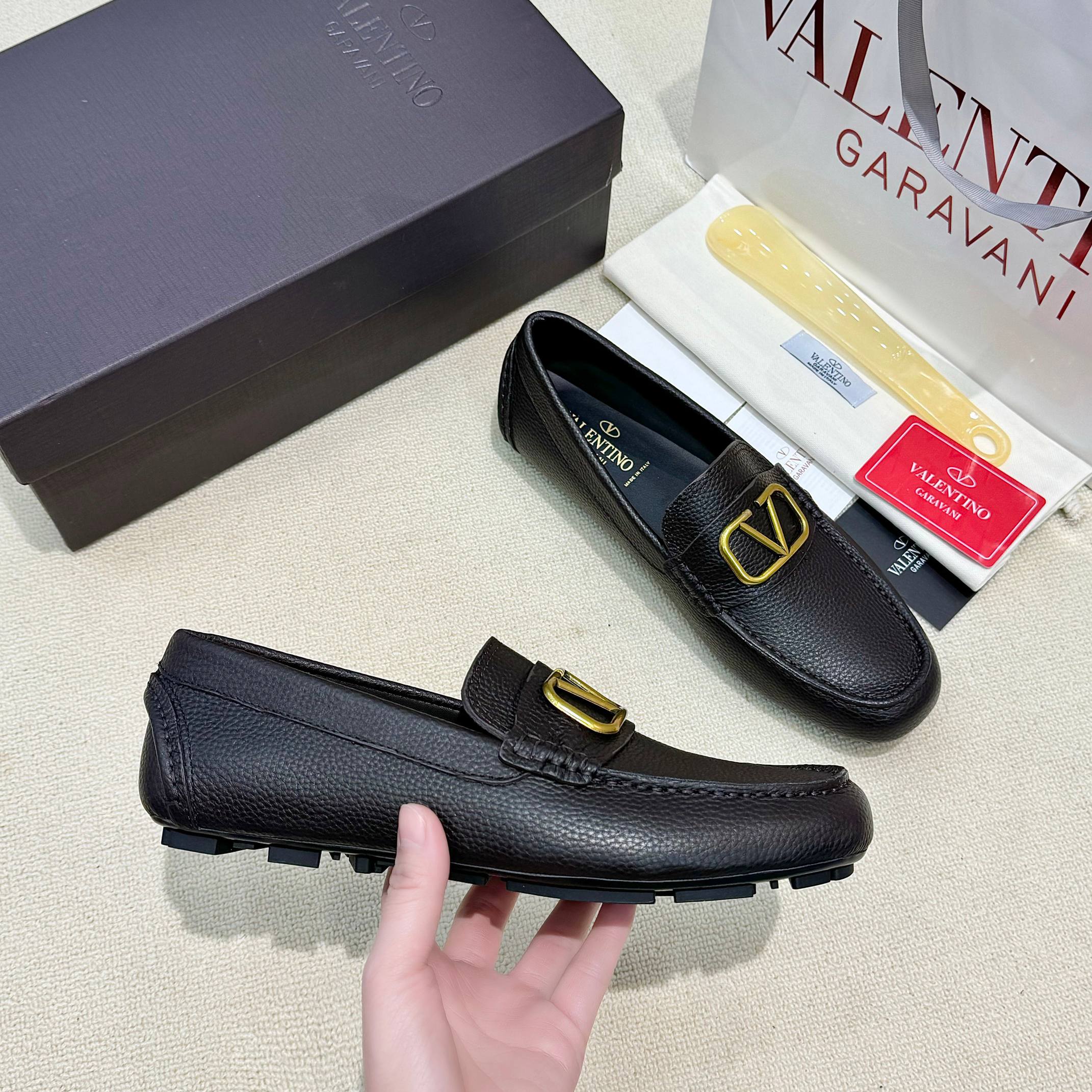 LuxluxHouse Best Quality Shoes Valentino
