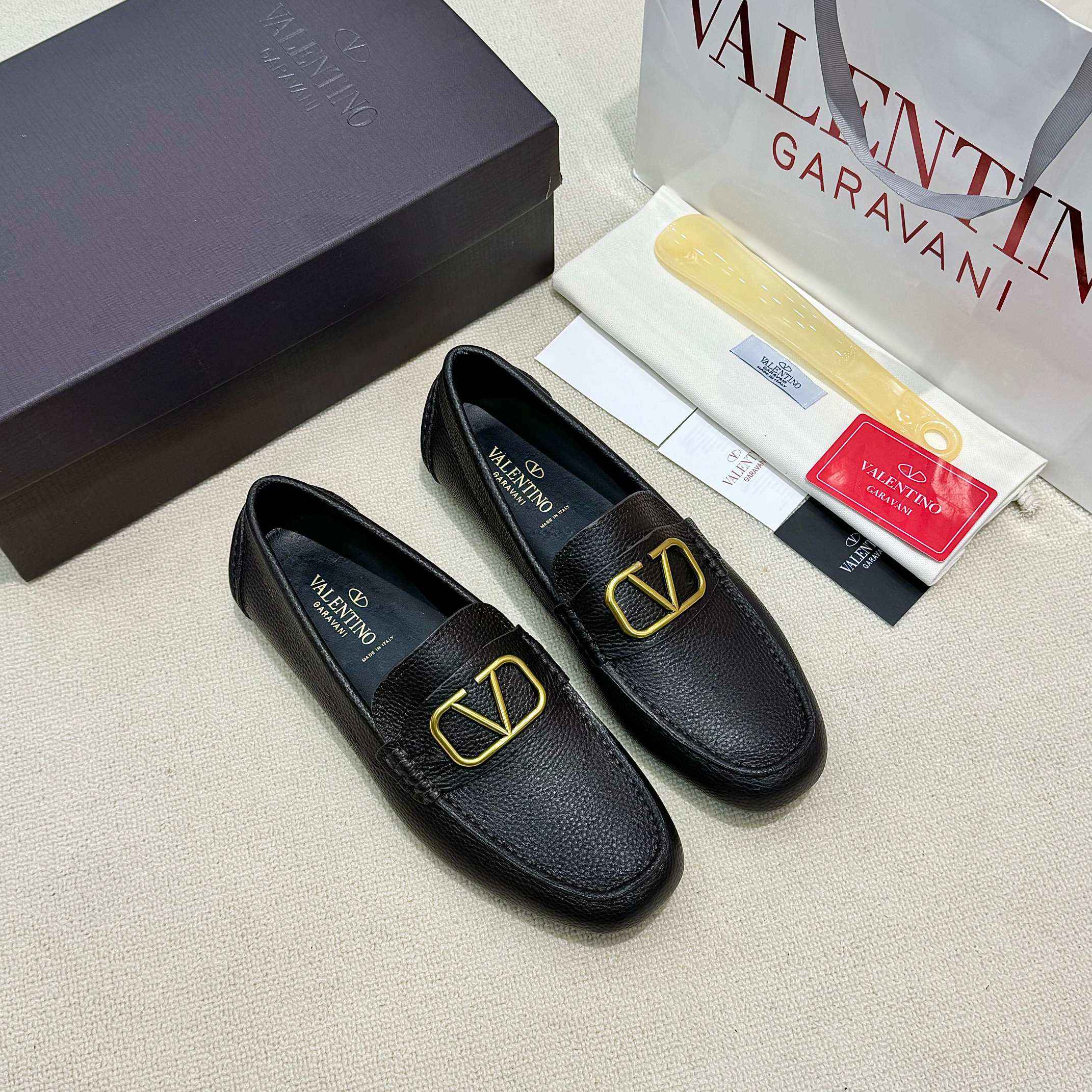 LuxluxHouse Best Quality Shoes Valentino