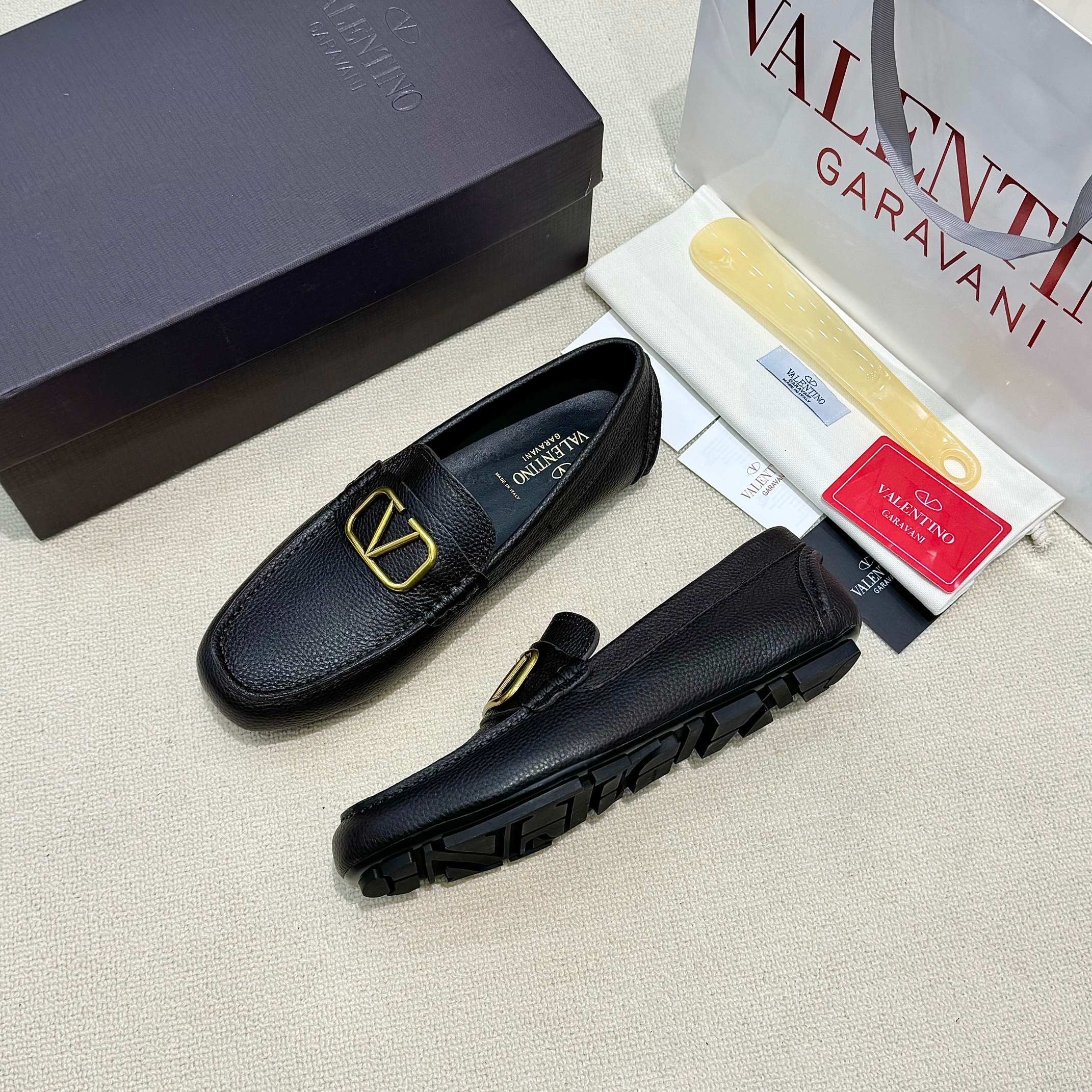 LuxluxHouse Best Quality Shoes Valentino