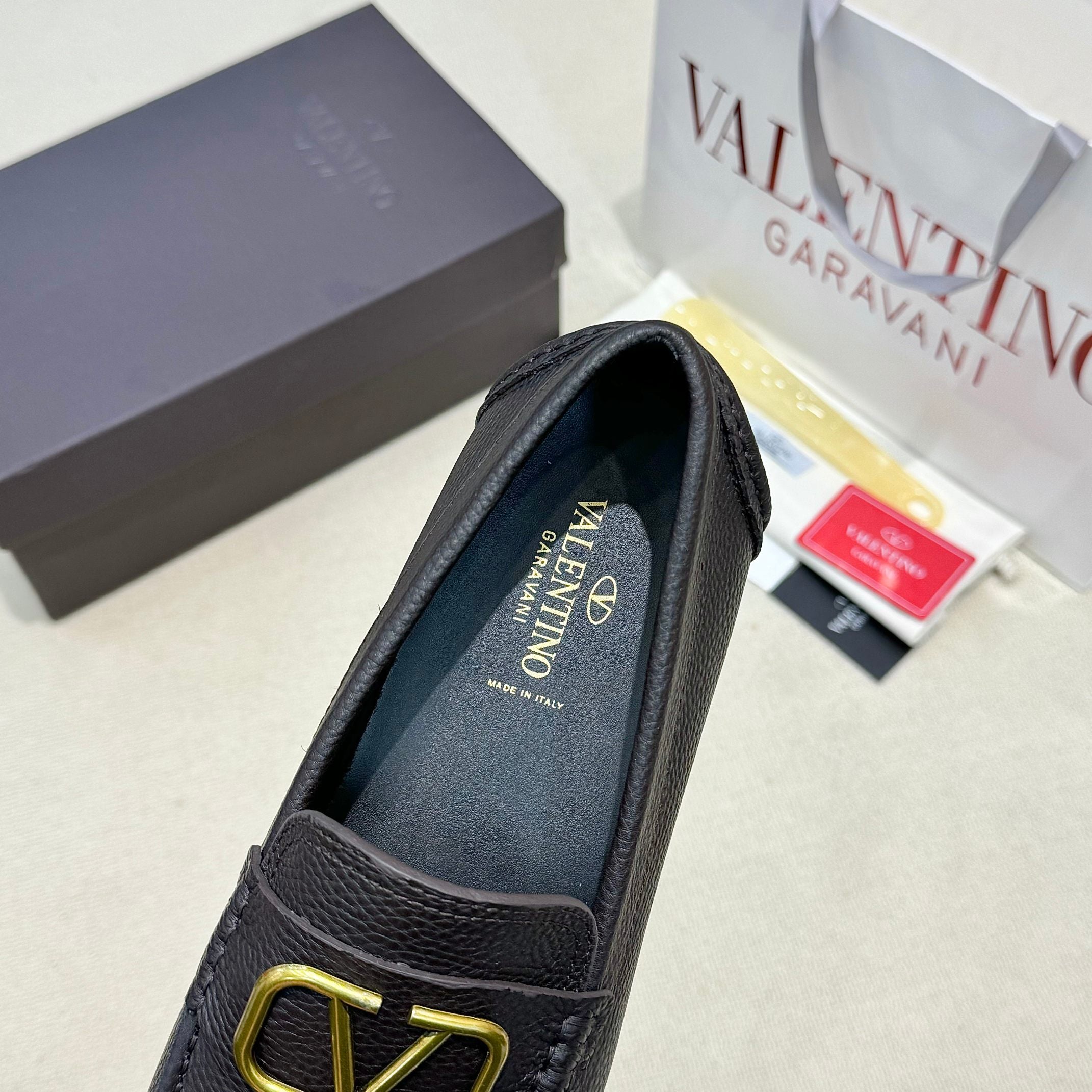 LuxluxHouse Best Quality Shoes Valentino