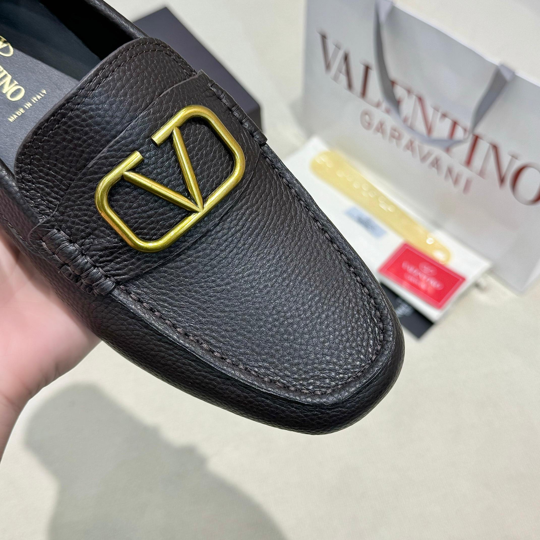 LuxluxHouse Best Quality Shoes Valentino
