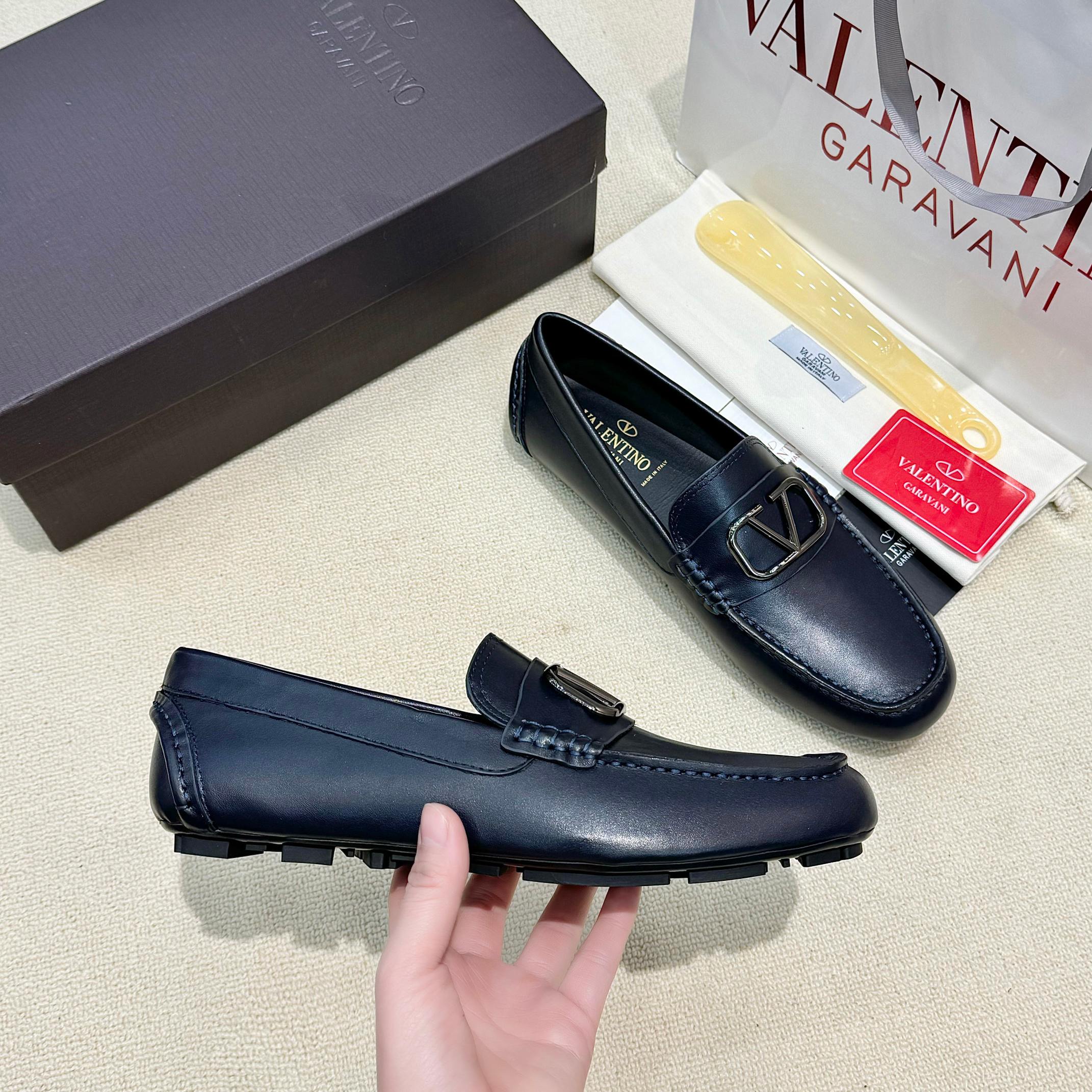 LuxluxHouse Best Quality Shoes Valentino