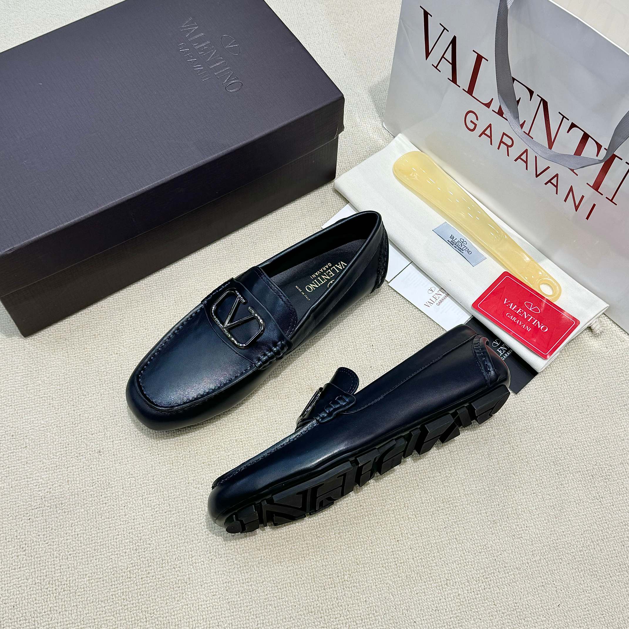 LuxluxHouse Best Quality Shoes Valentino