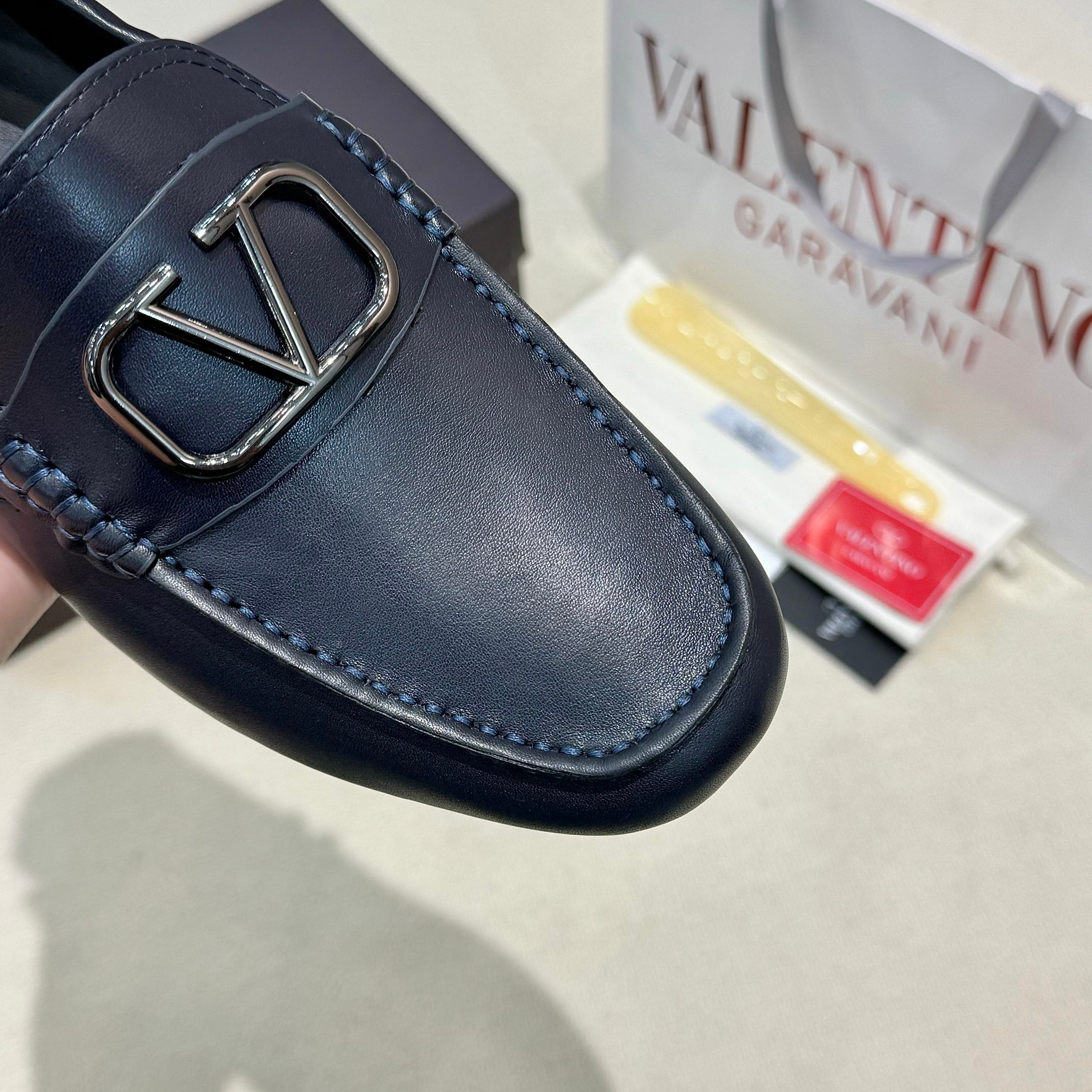 LuxluxHouse Best Quality Shoes Valentino