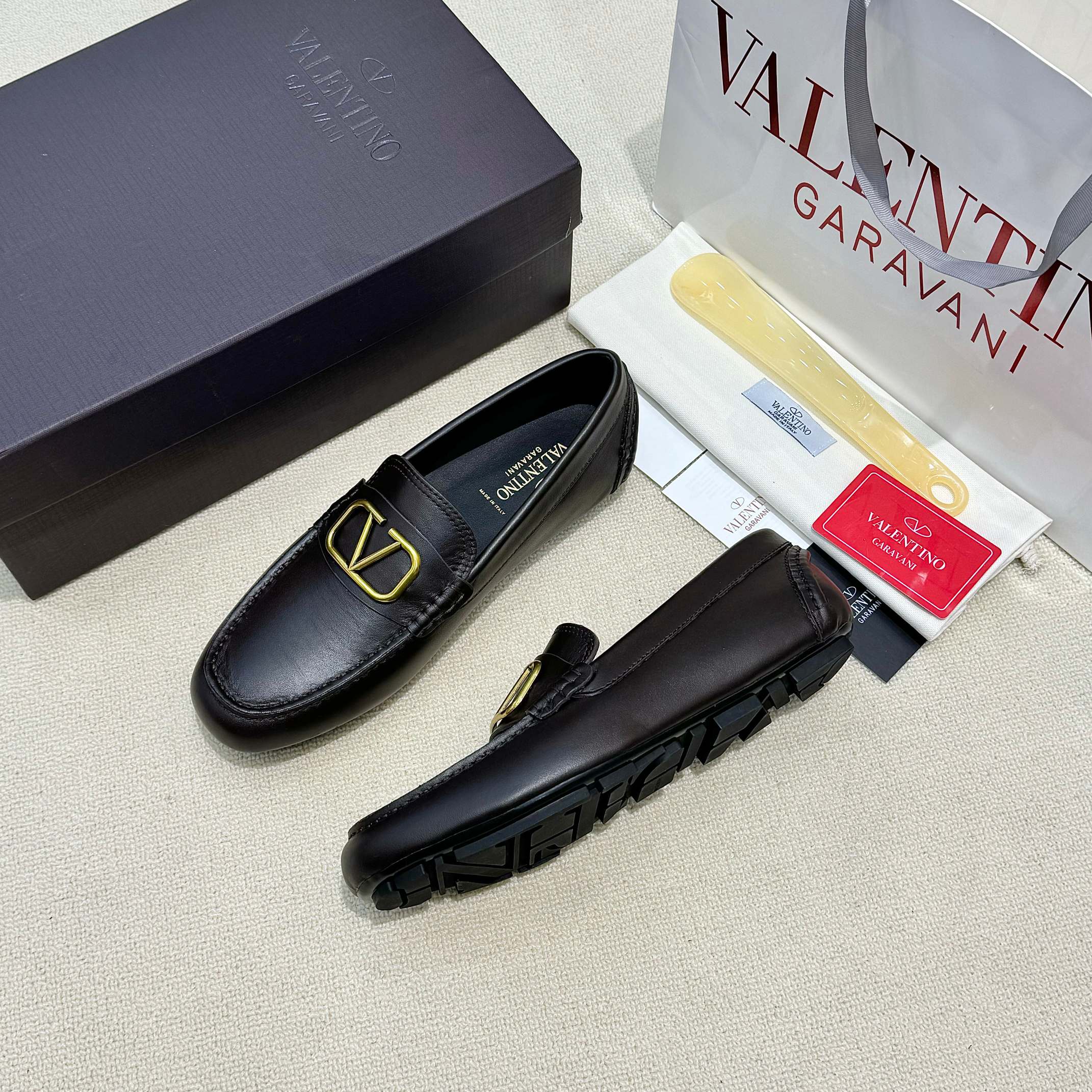 LuxluxHouse Best Quality Shoes Valentino