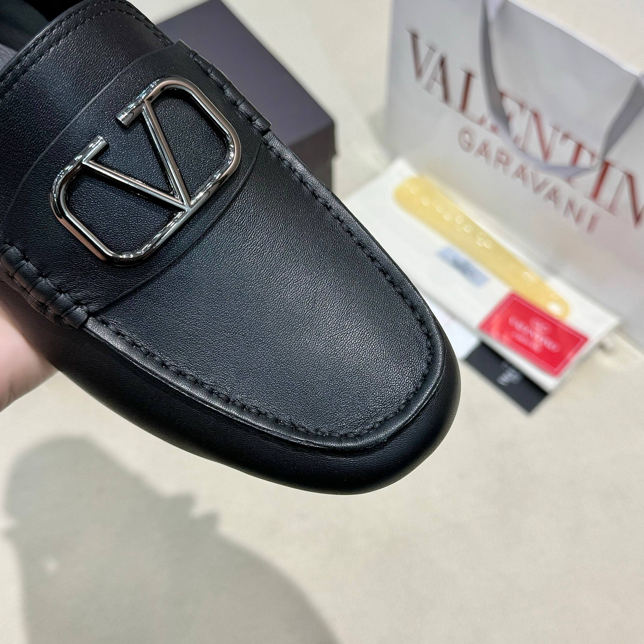 LuxluxHouse Best Quality Shoes Valentino