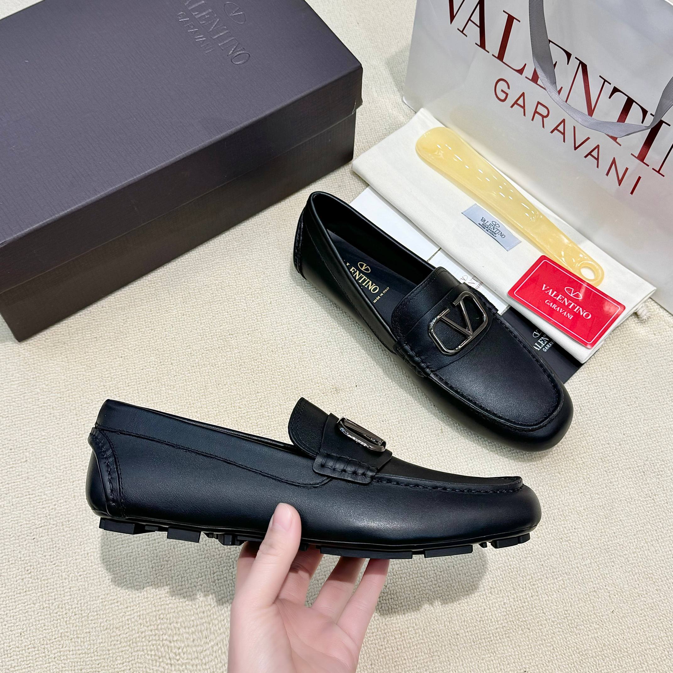 LuxluxHouse Best Quality Shoes Valentino
