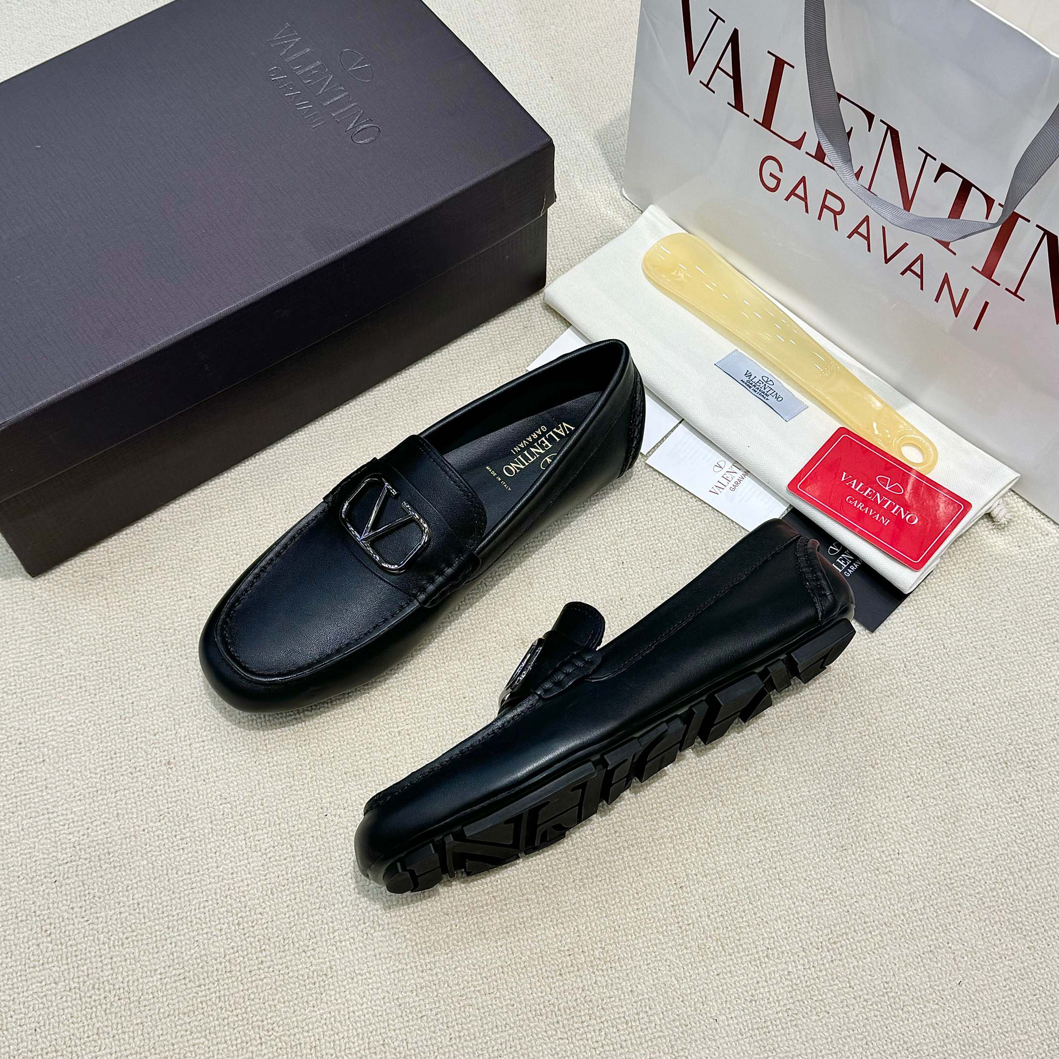 LuxluxHouse Best Quality Shoes Valentino