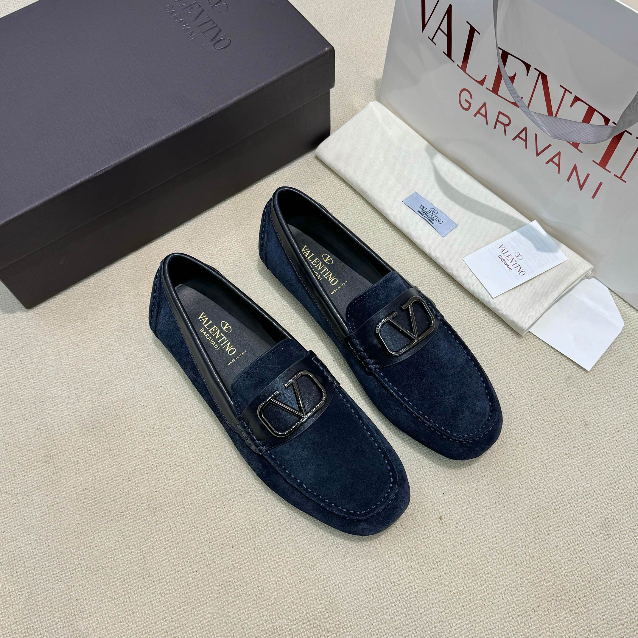 LuxluxHouse Best Quality Shoes Valentino