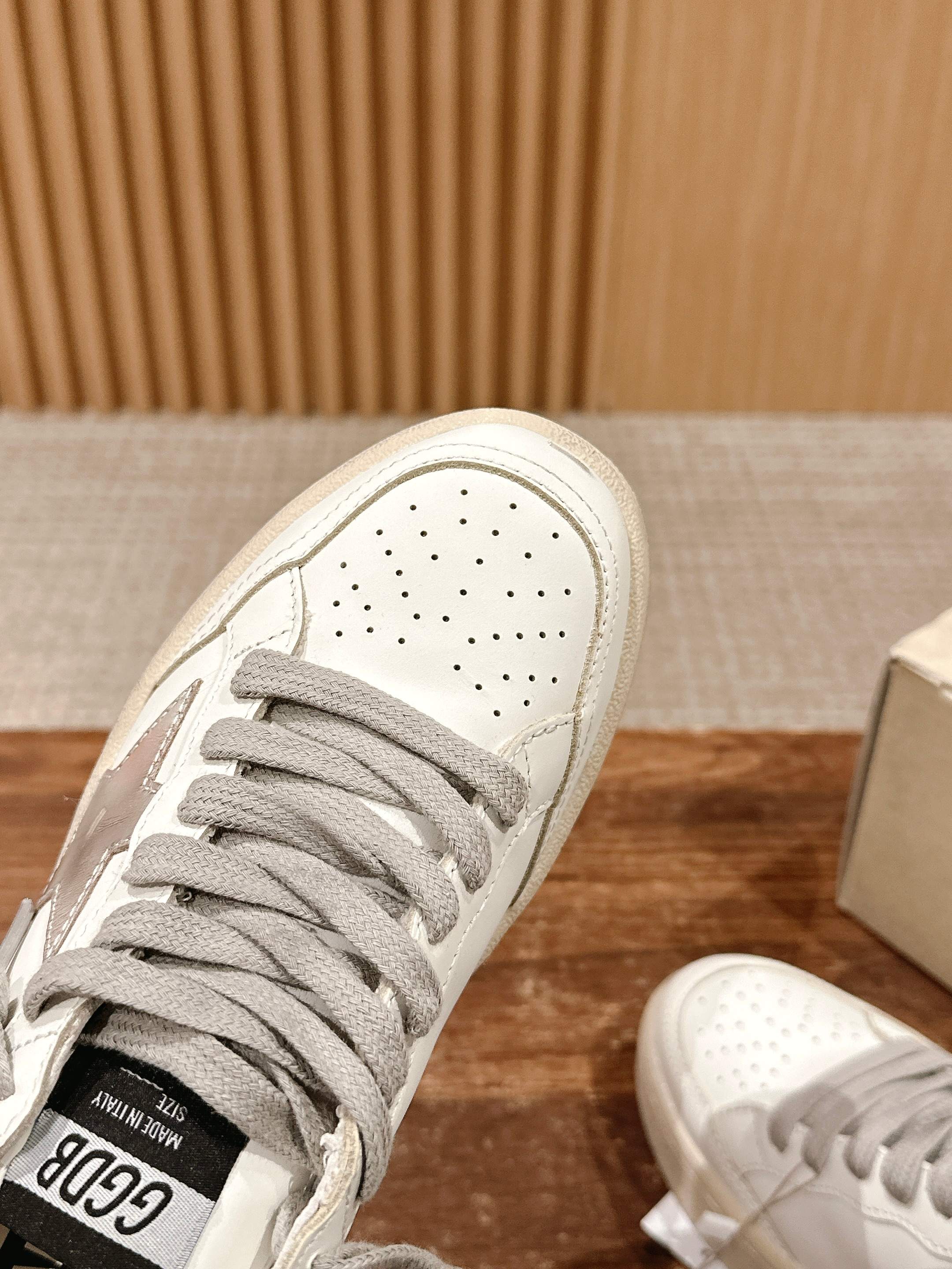 LuxluxHouse Best Quality Shoes Golden Goose