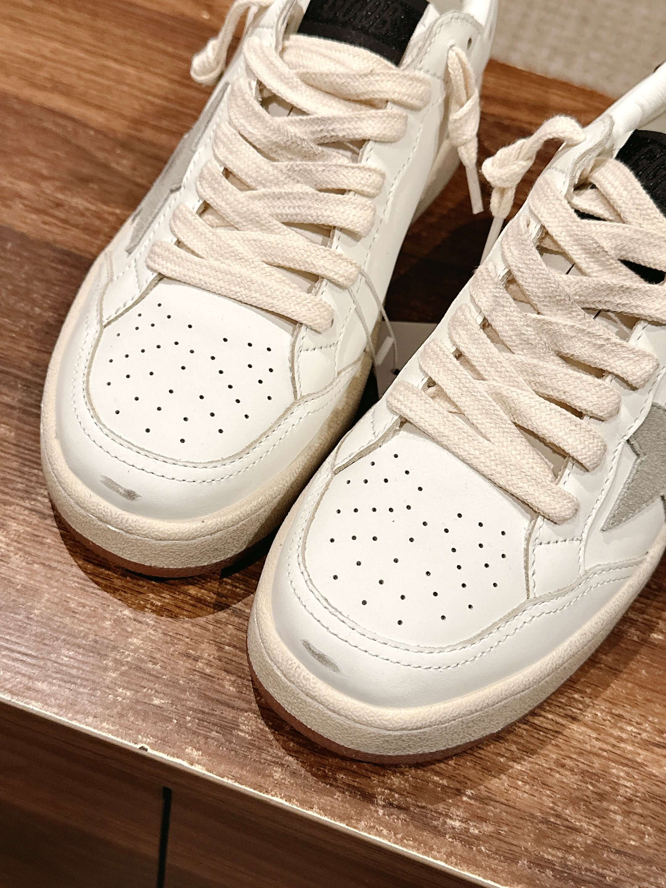 LuxluxHouse Best Quality Shoes Golden Goose
