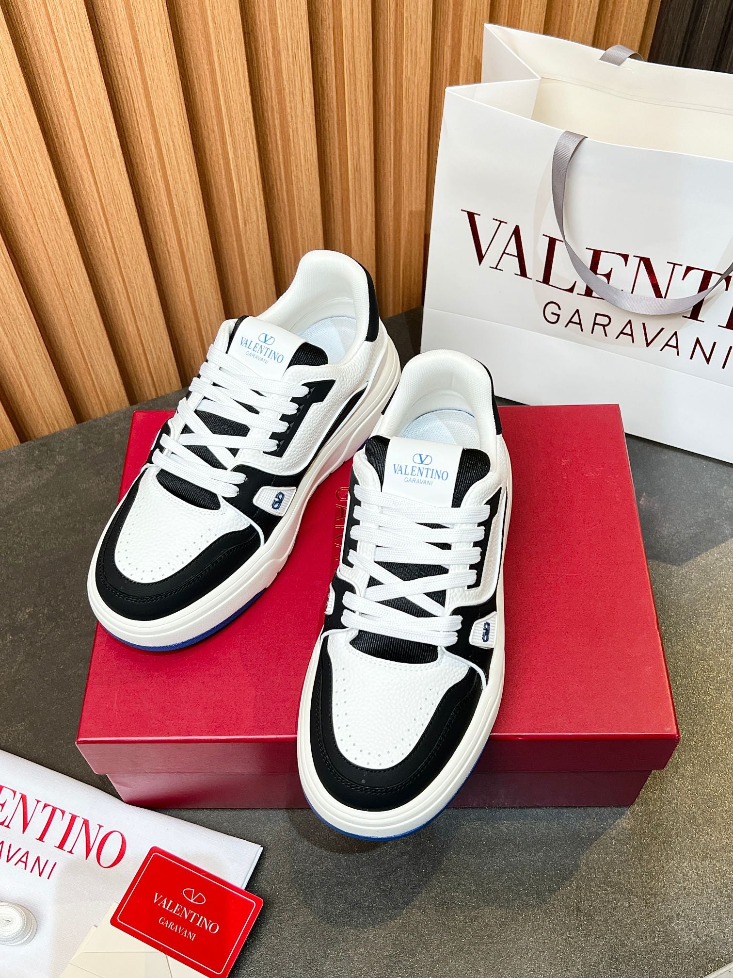 LuxluxHouse Best Quality Shoes Valentino