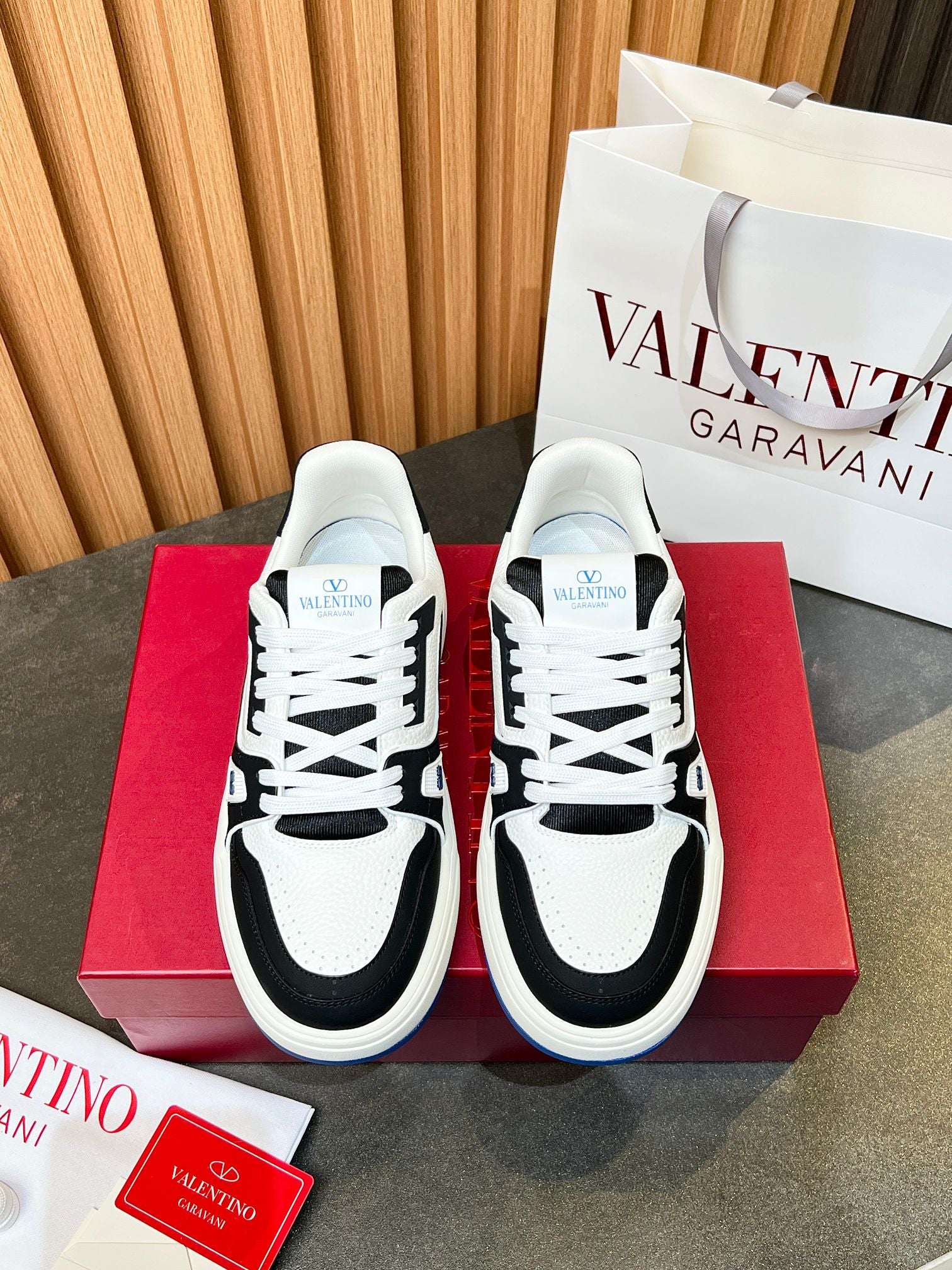 LuxluxHouse Best Quality Shoes Valentino