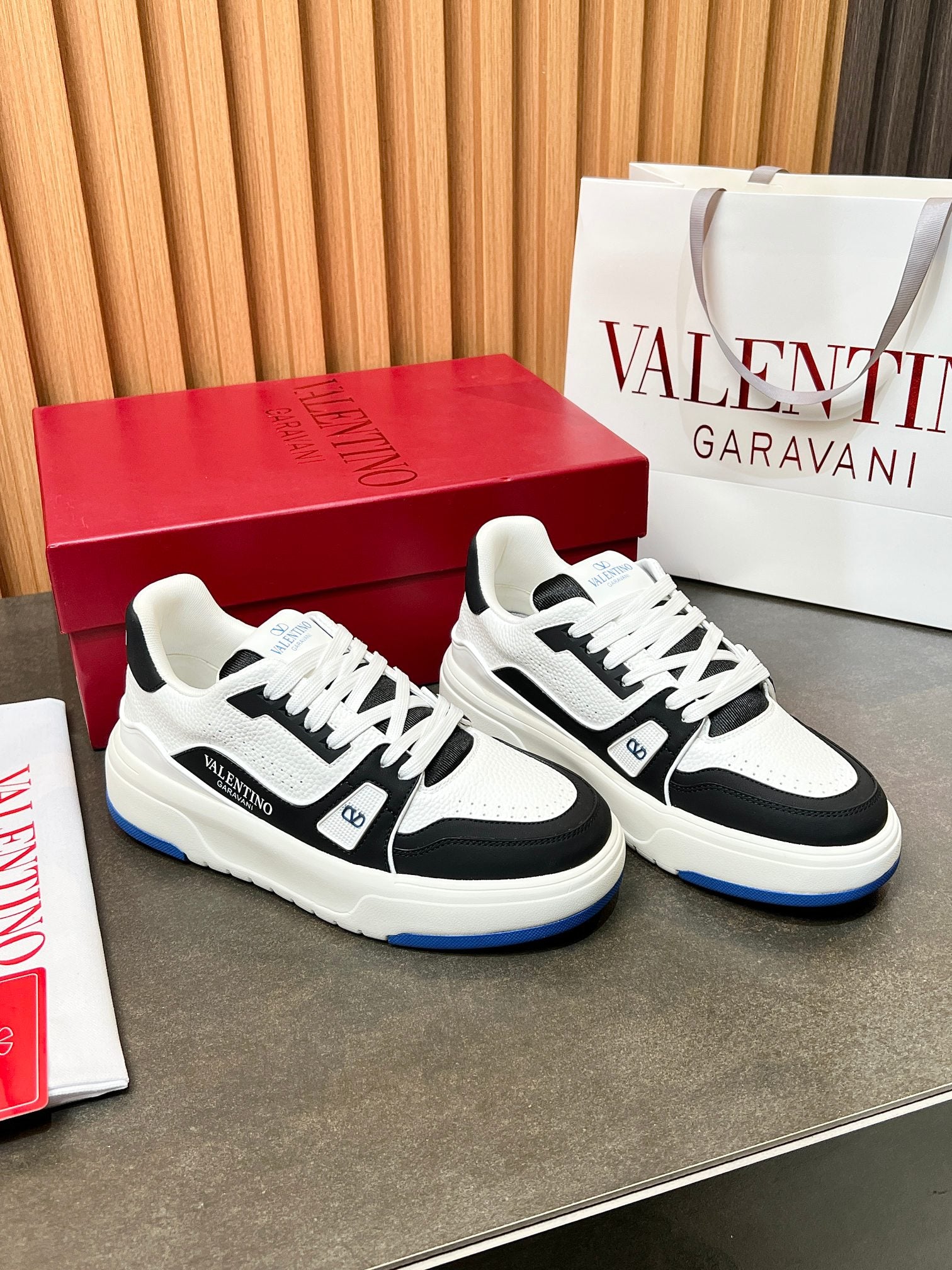 LuxluxHouse Best Quality Shoes Valentino