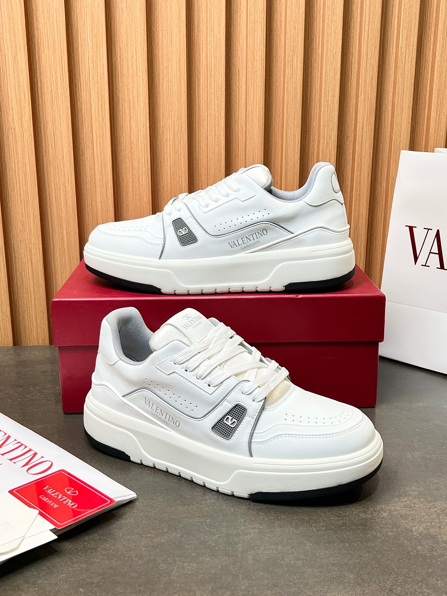 LuxluxHouse Best Quality Shoes Valentino