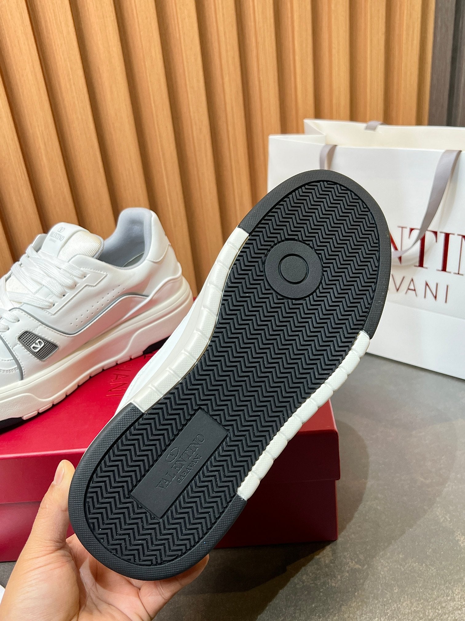 LuxluxHouse Best Quality Shoes Valentino