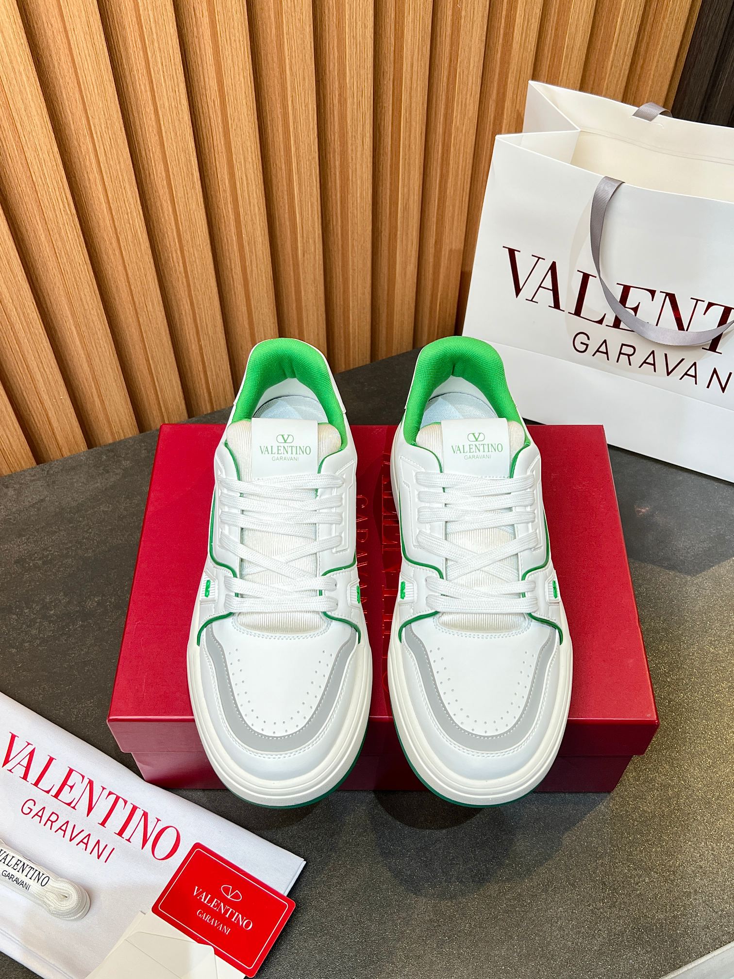 LuxluxHouse Best Quality Shoes Valentino