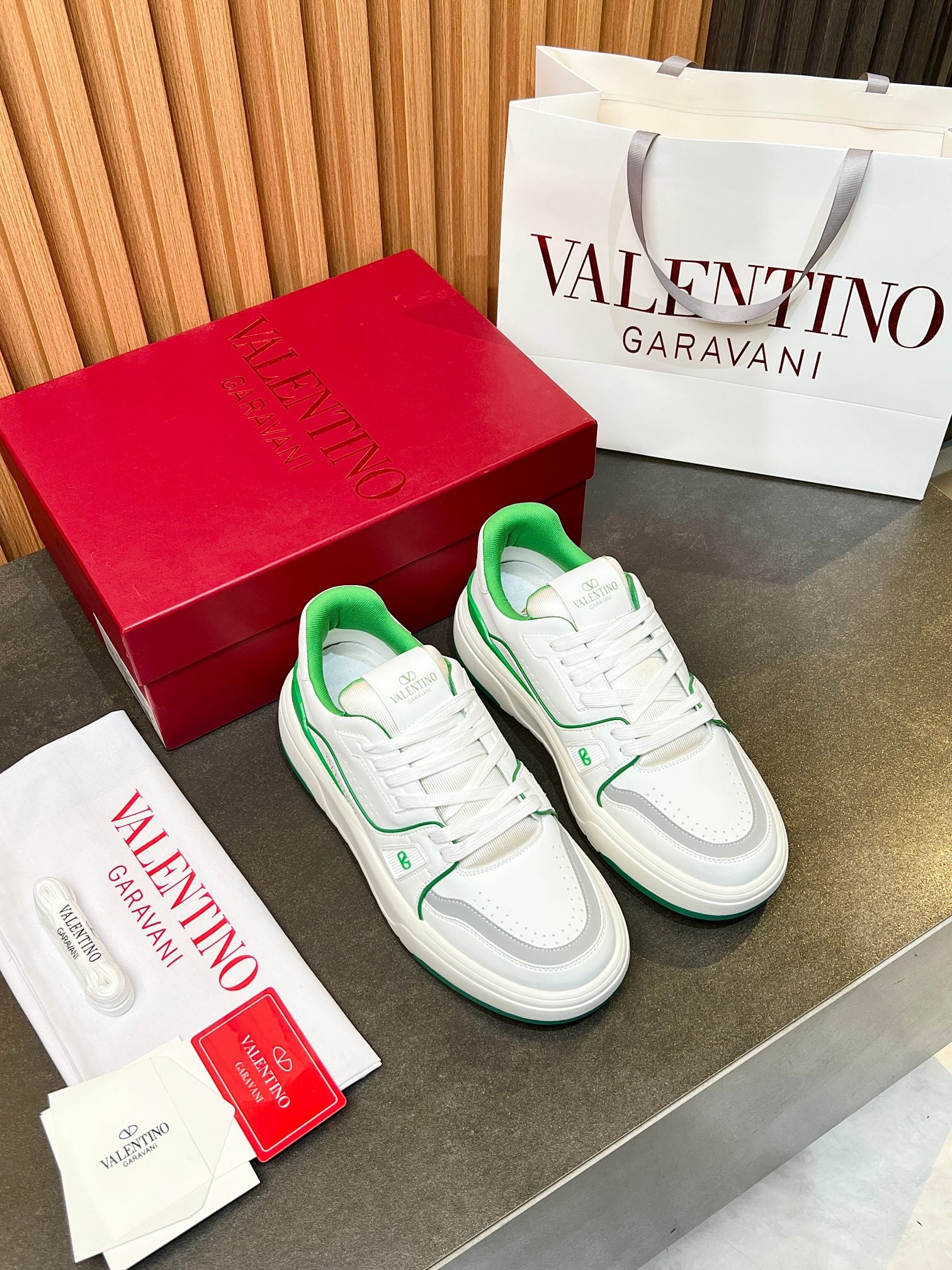 LuxluxHouse Best Quality Shoes Valentino