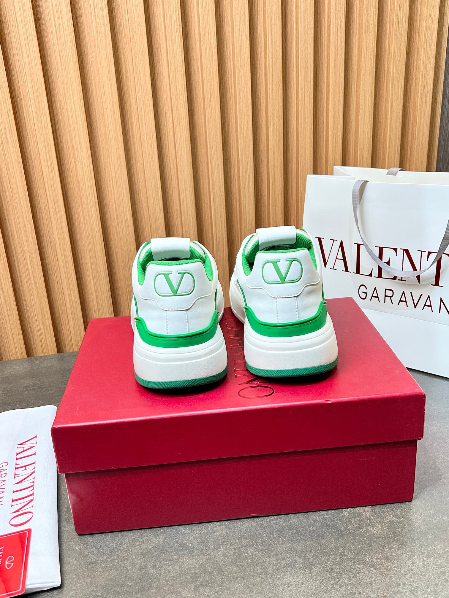 LuxluxHouse Best Quality Shoes Valentino