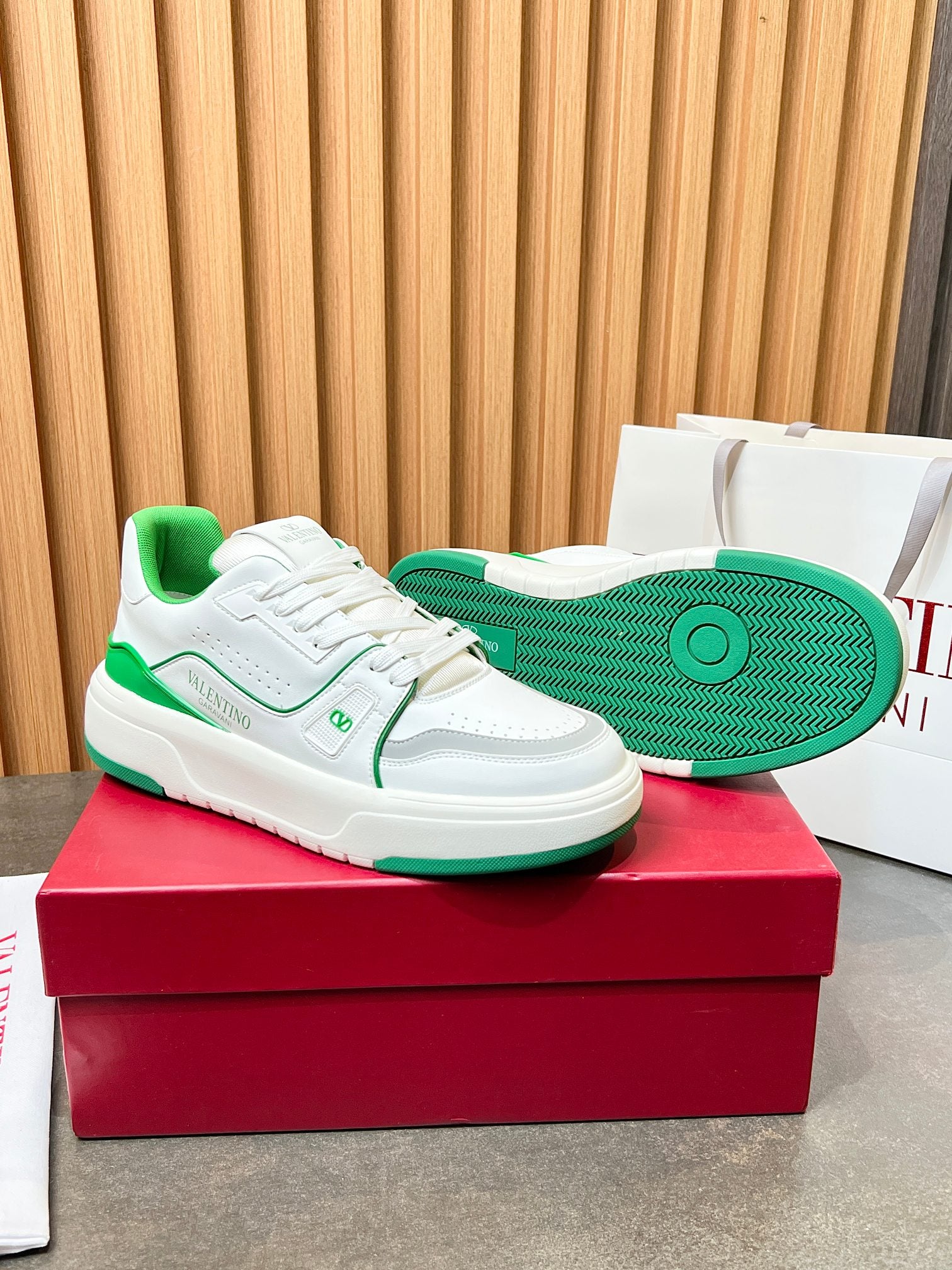 LuxluxHouse Best Quality Shoes Valentino