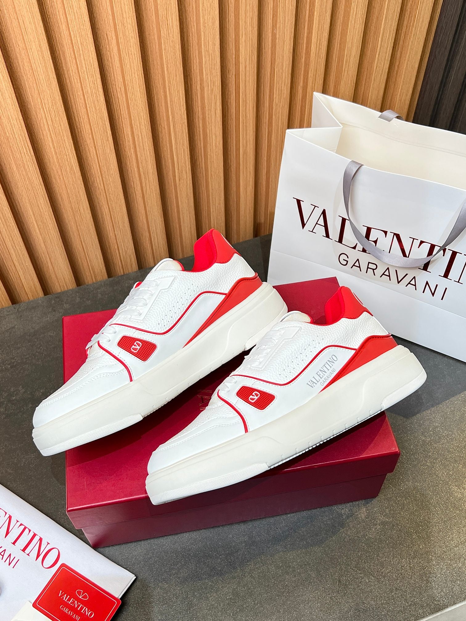 LuxluxHouse Best Quality Shoes Valentino
