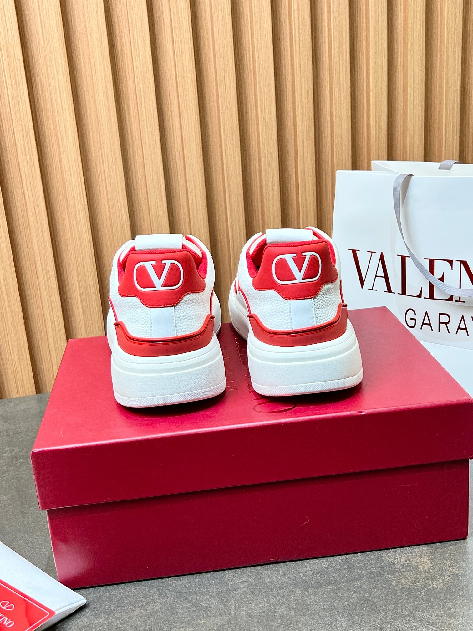 LuxluxHouse Best Quality Shoes Valentino