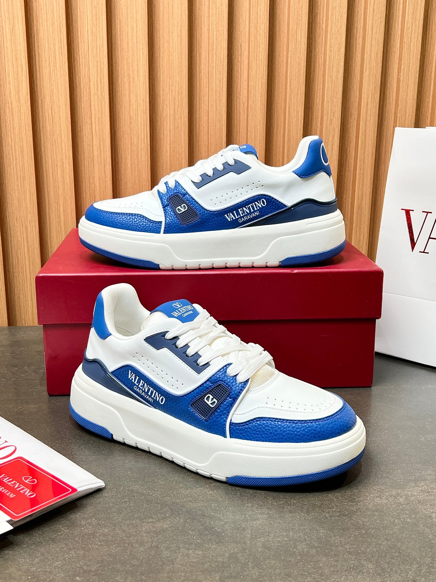 LuxluxHouse Best Quality Shoes Valentino