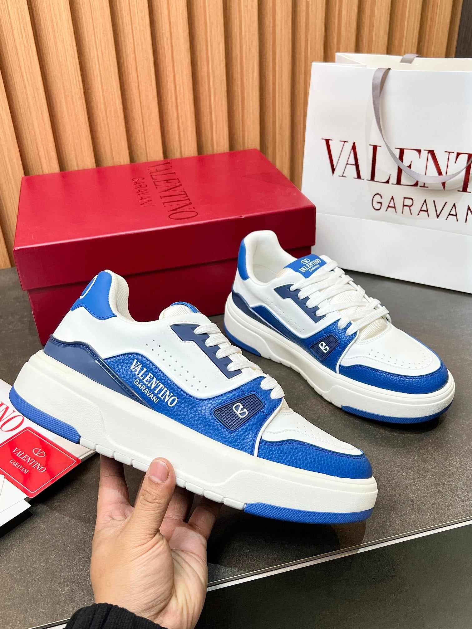 LuxluxHouse Best Quality Shoes Valentino
