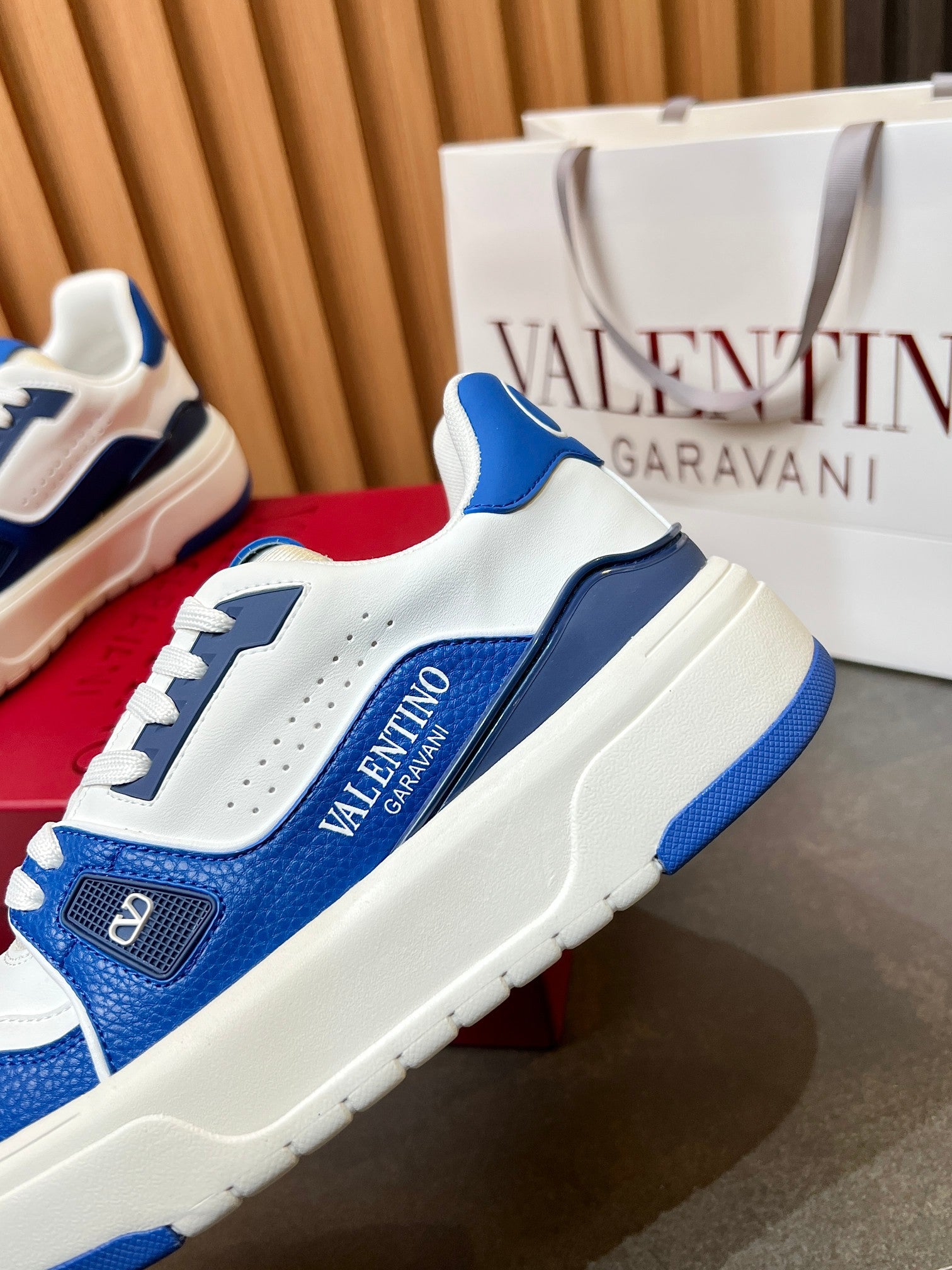 LuxluxHouse Best Quality Shoes Valentino