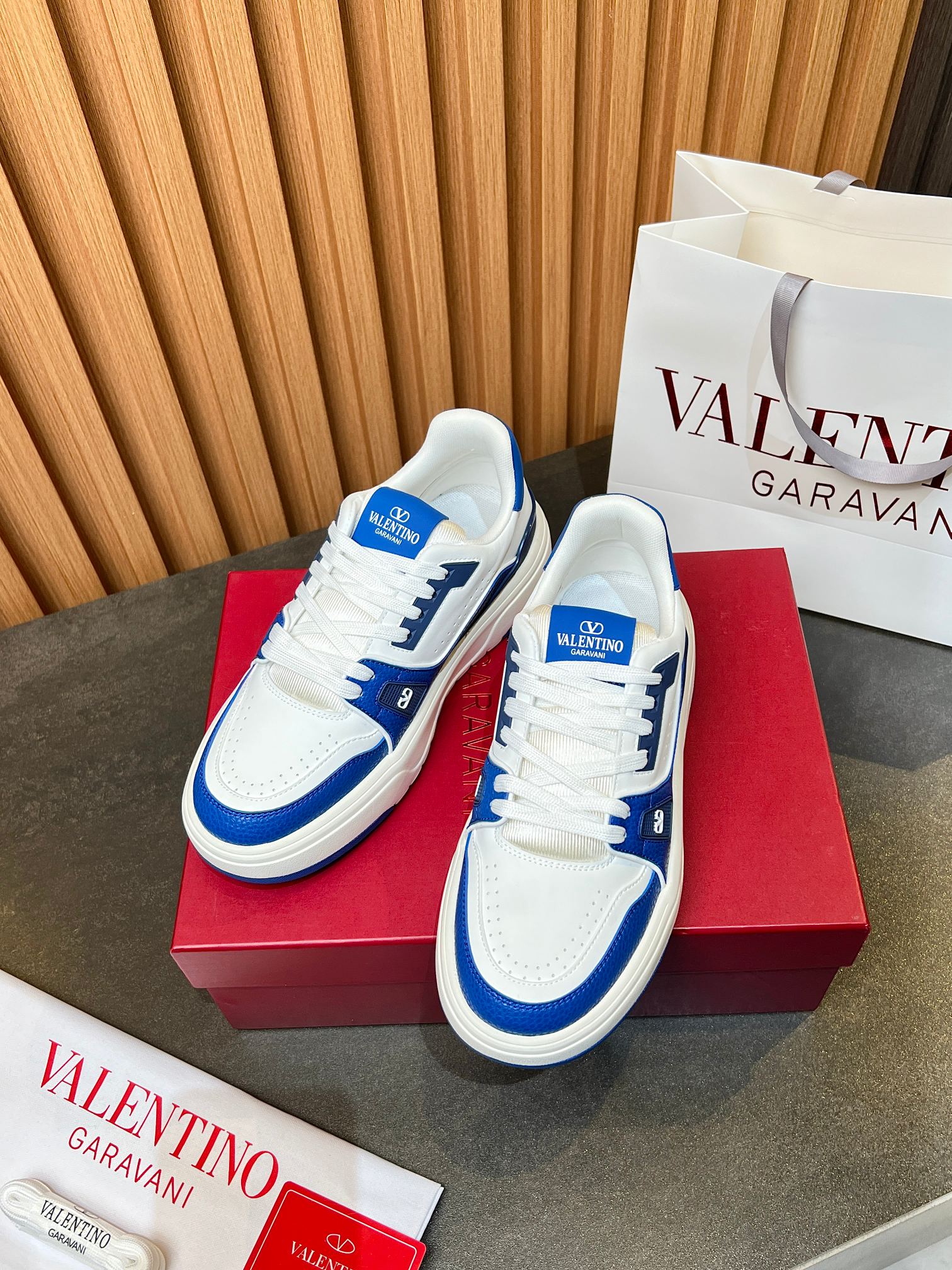 LuxluxHouse Best Quality Shoes Valentino