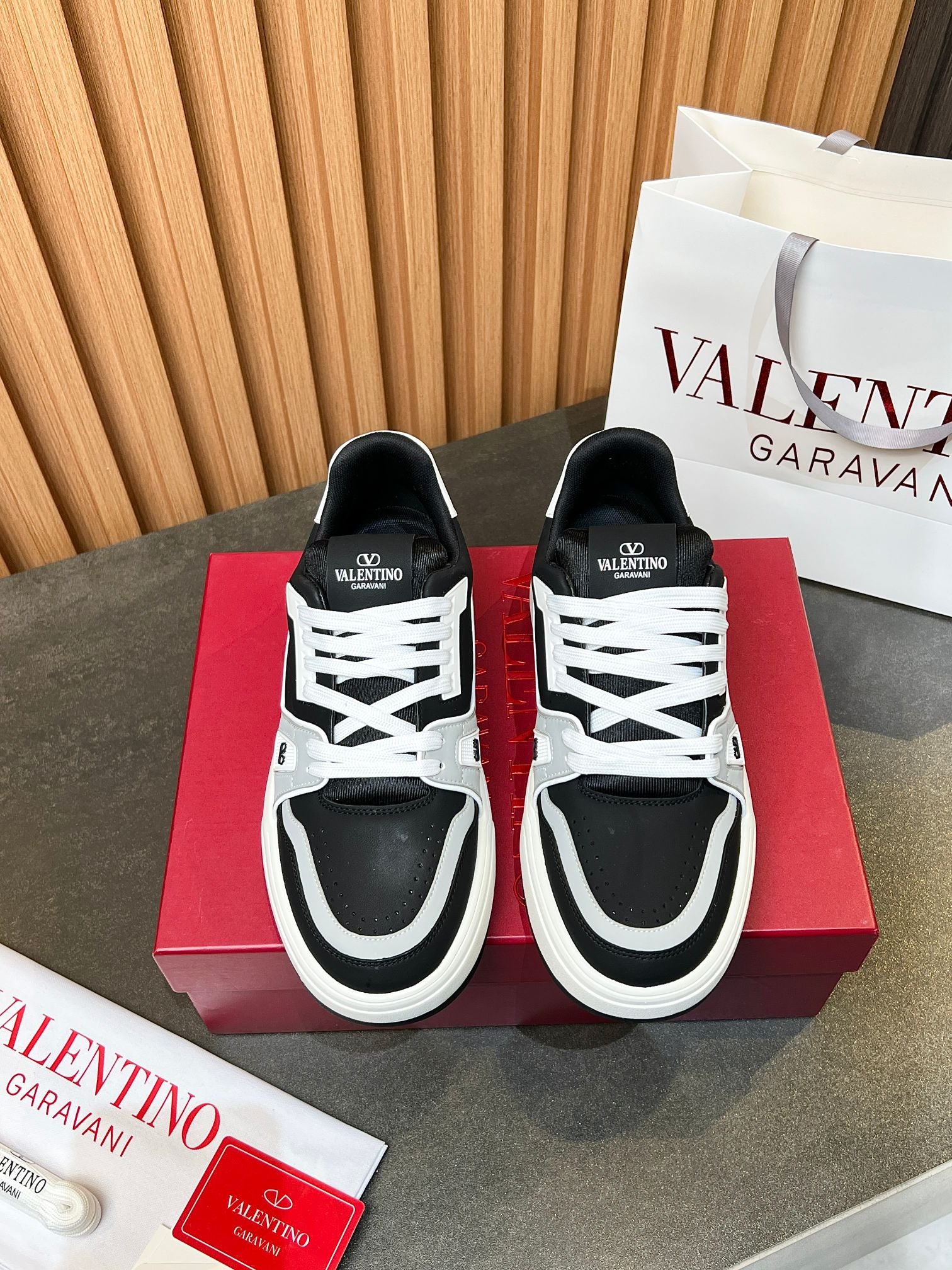 LuxluxHouse Best Quality Shoes Valentino