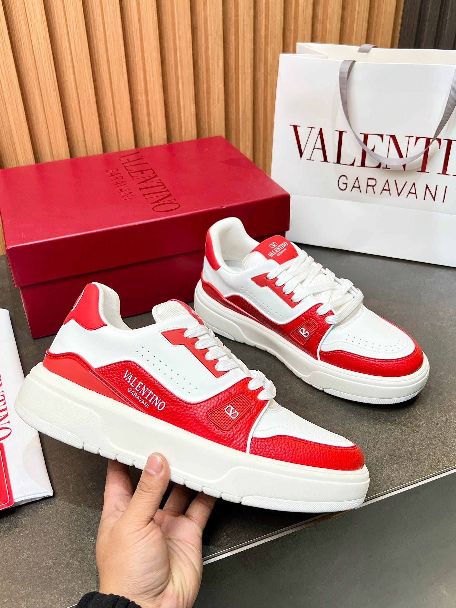 LuxluxHouse Best Quality Shoes Valentino