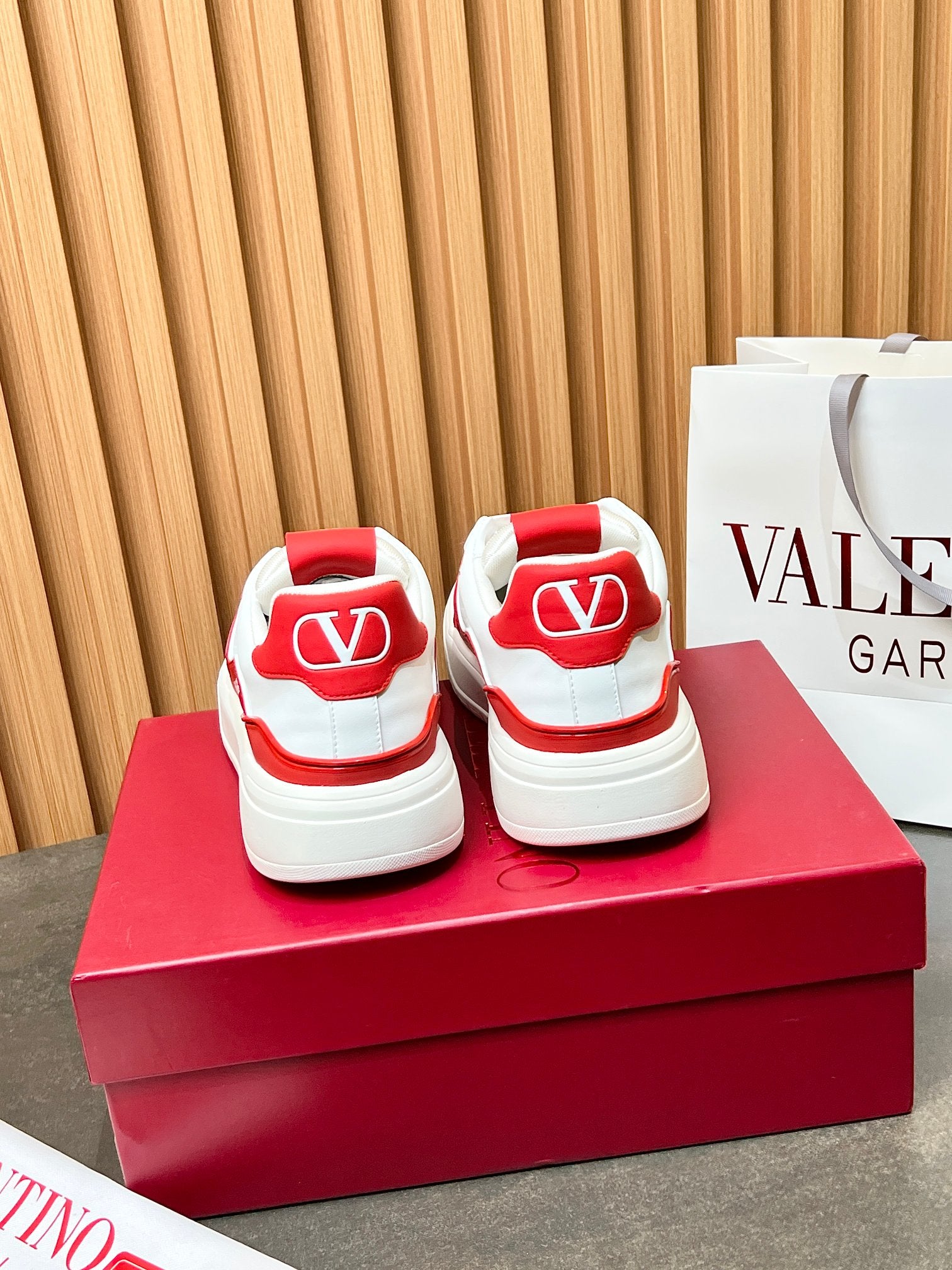 LuxluxHouse Best Quality Shoes Valentino