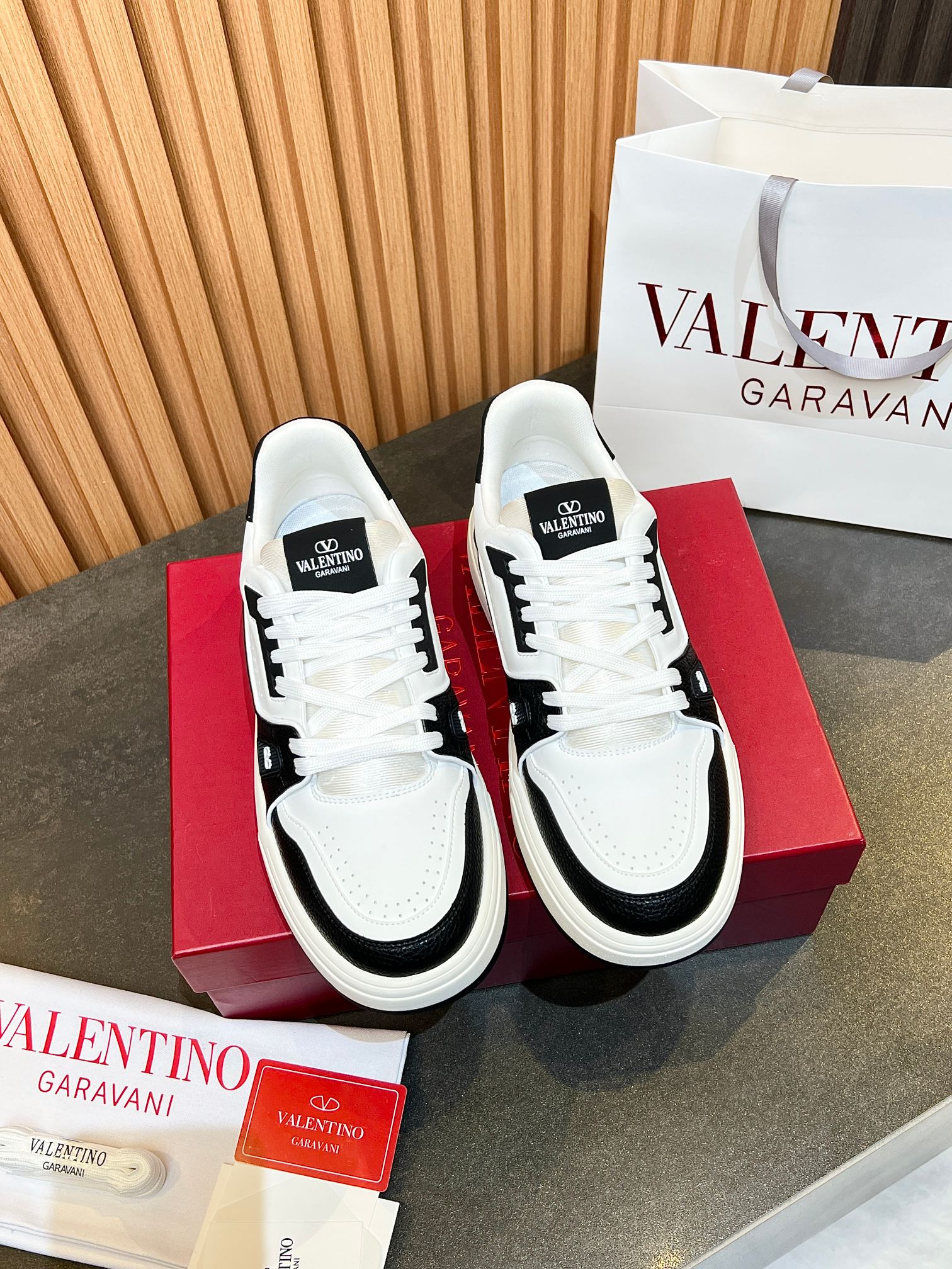 LuxluxHouse Best Quality Shoes Valentino