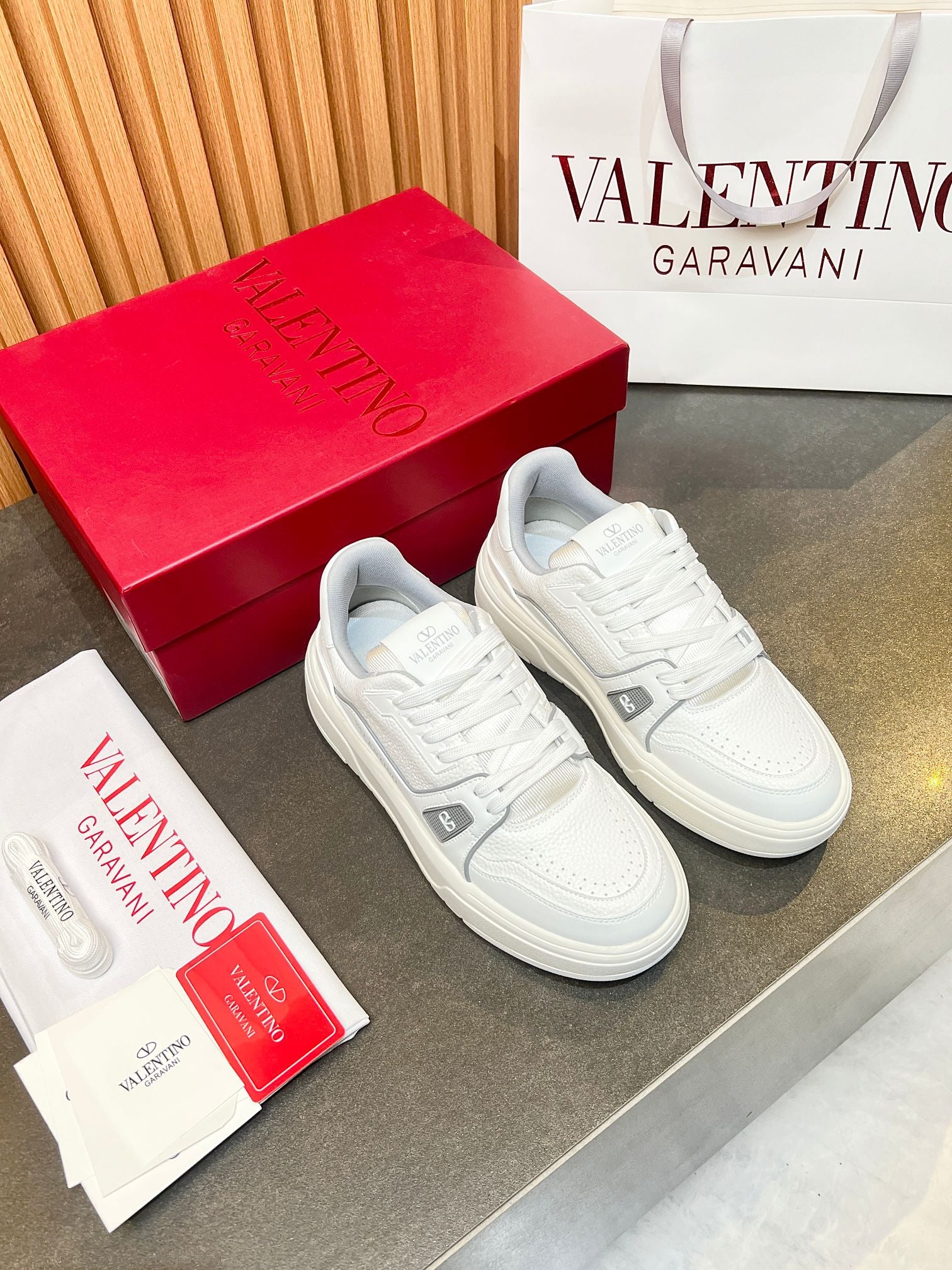 LuxluxHouse Best Quality Shoes Valentino