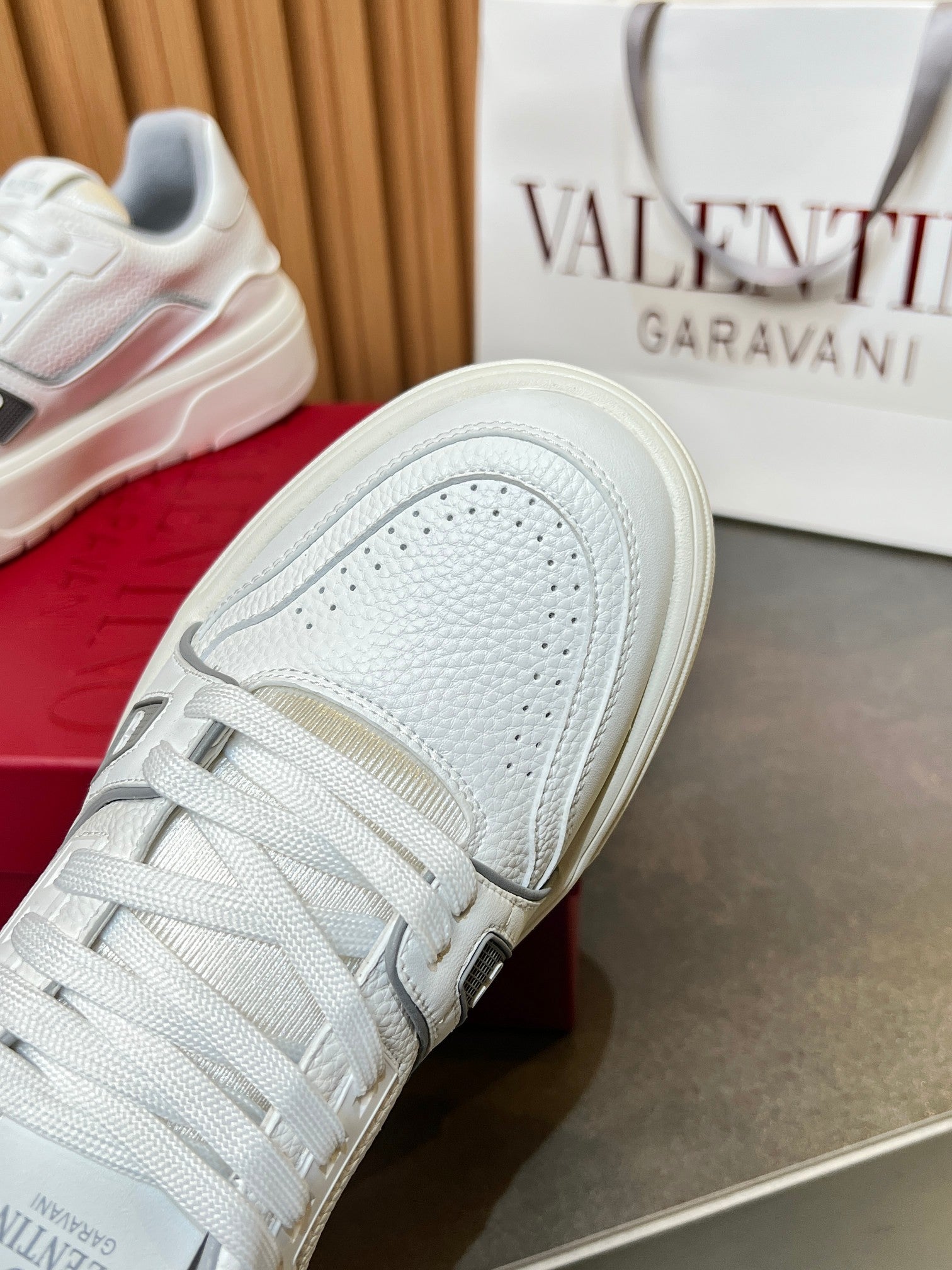 LuxluxHouse Best Quality Shoes Valentino