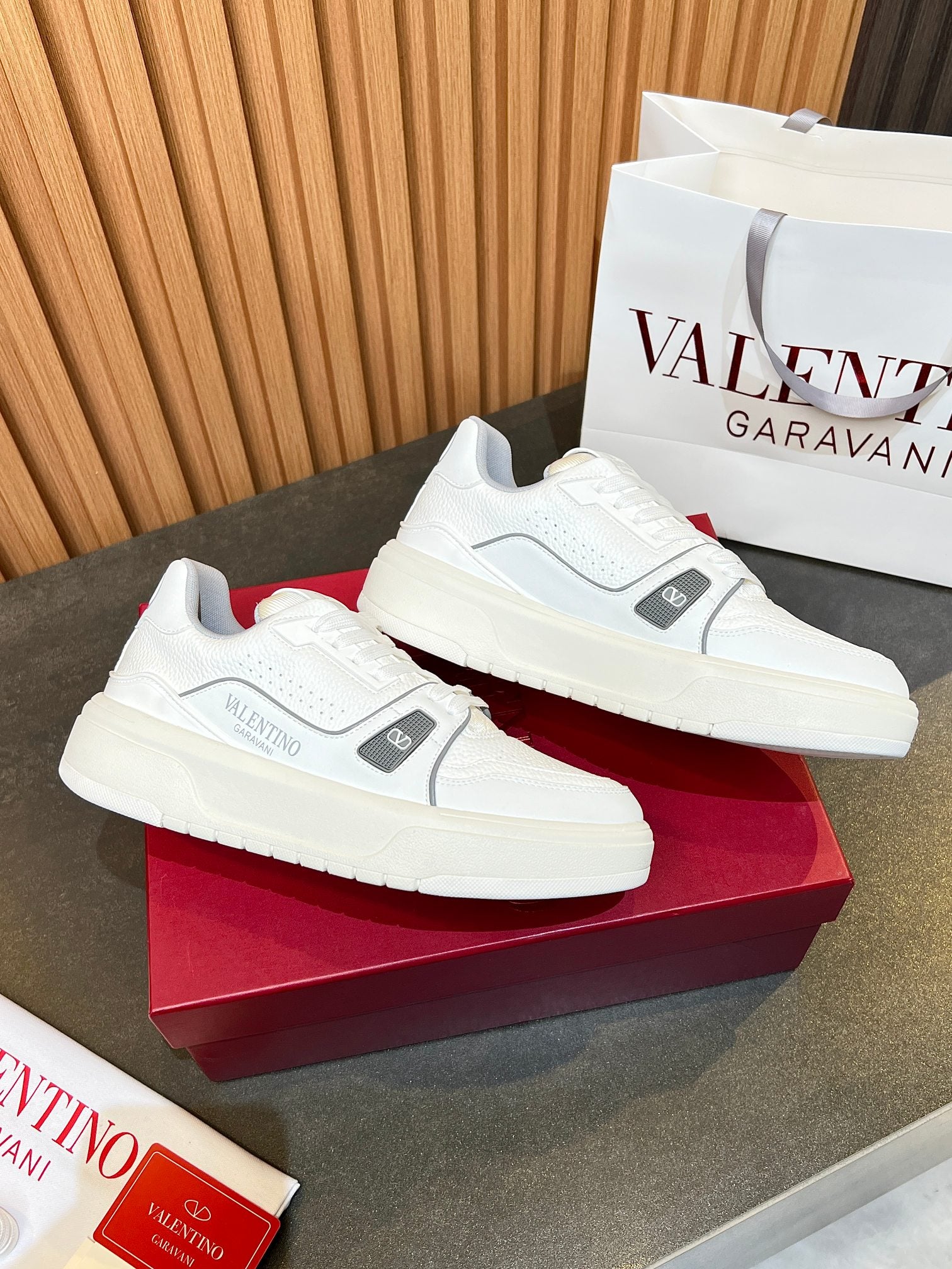 LuxluxHouse Best Quality Shoes Valentino