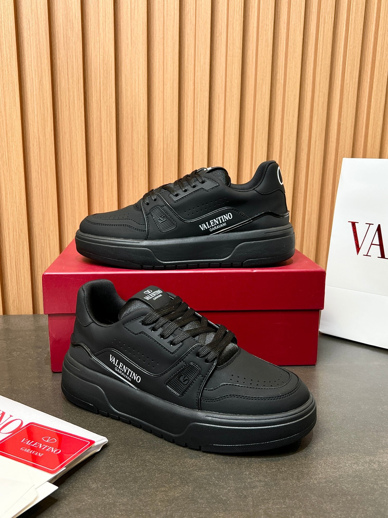 LuxluxHouse Best Quality Shoes Valentino
