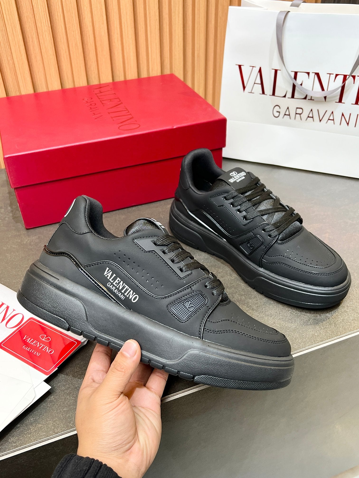 LuxluxHouse Best Quality Shoes Valentino