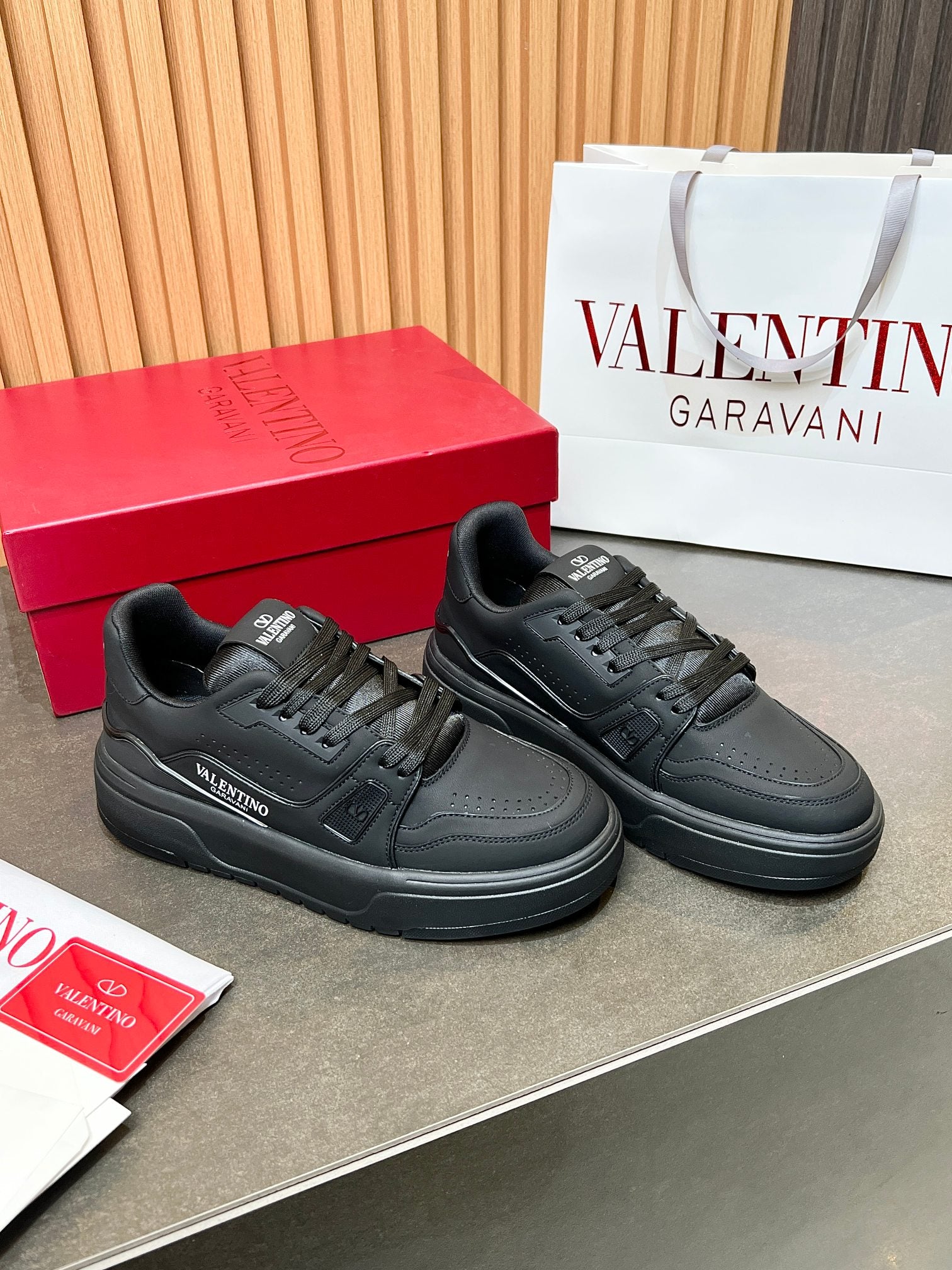 LuxluxHouse Best Quality Shoes Valentino