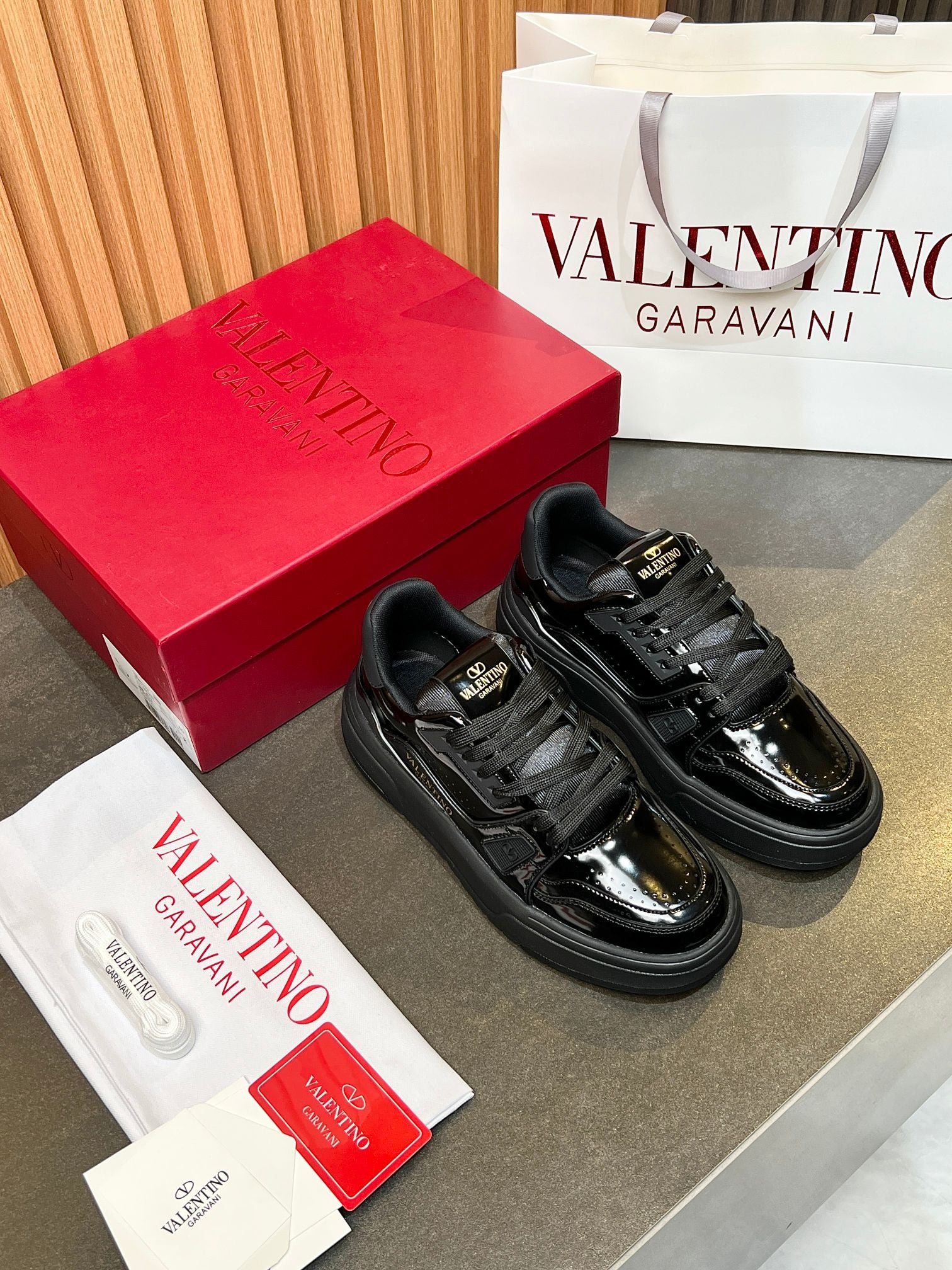 LuxluxHouse Best Quality Shoes Valentino
