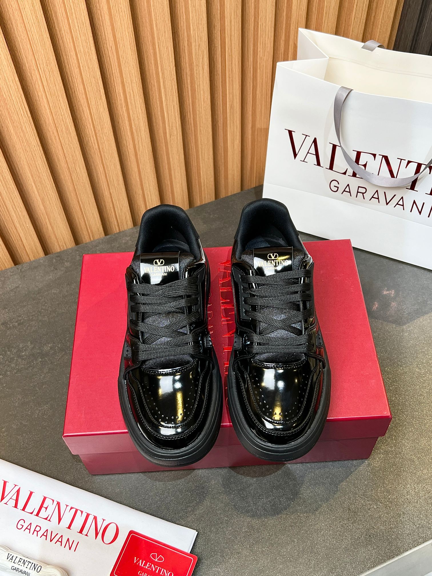 LuxluxHouse Best Quality Shoes Valentino