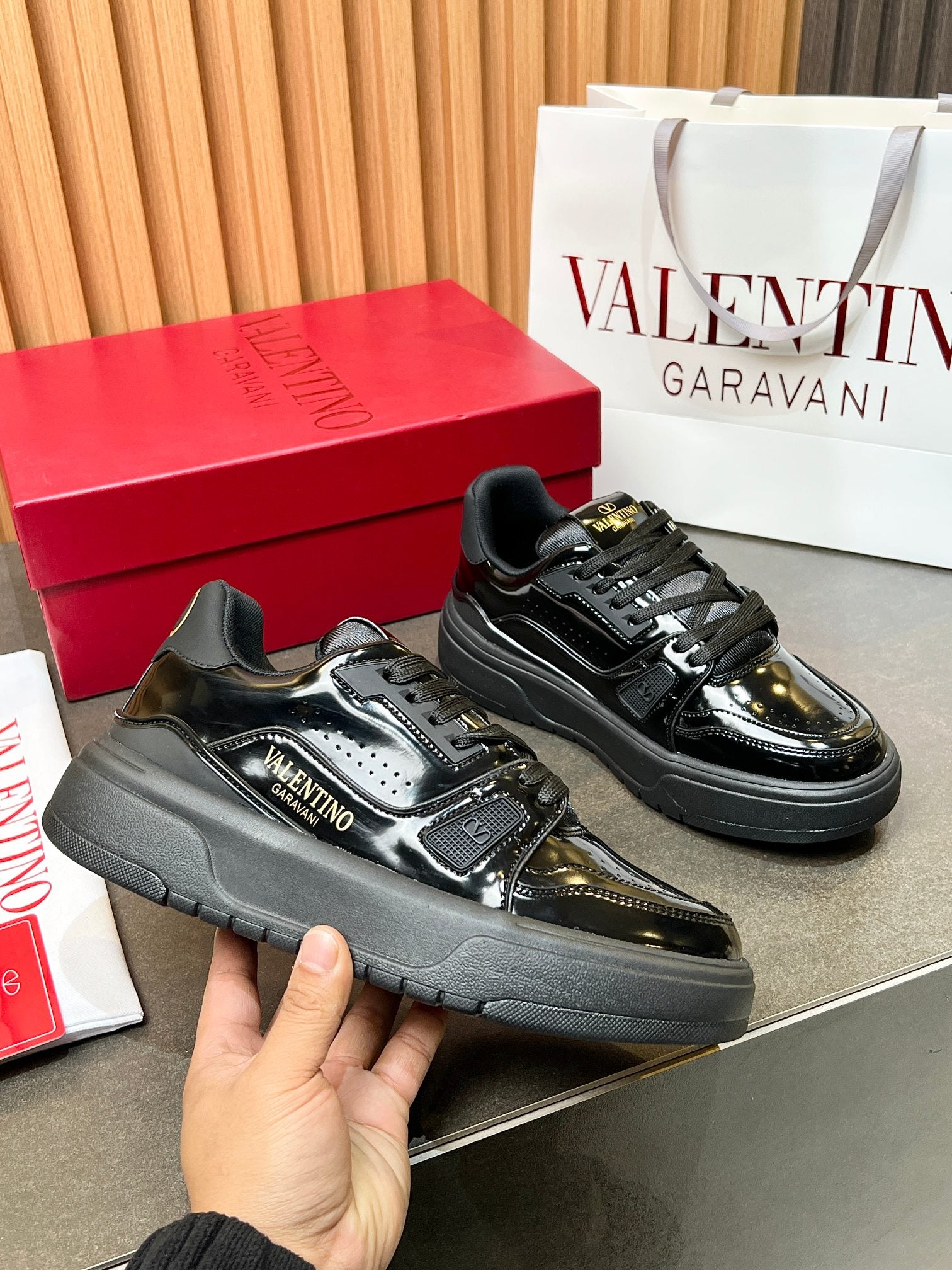 LuxluxHouse Best Quality Shoes Valentino
