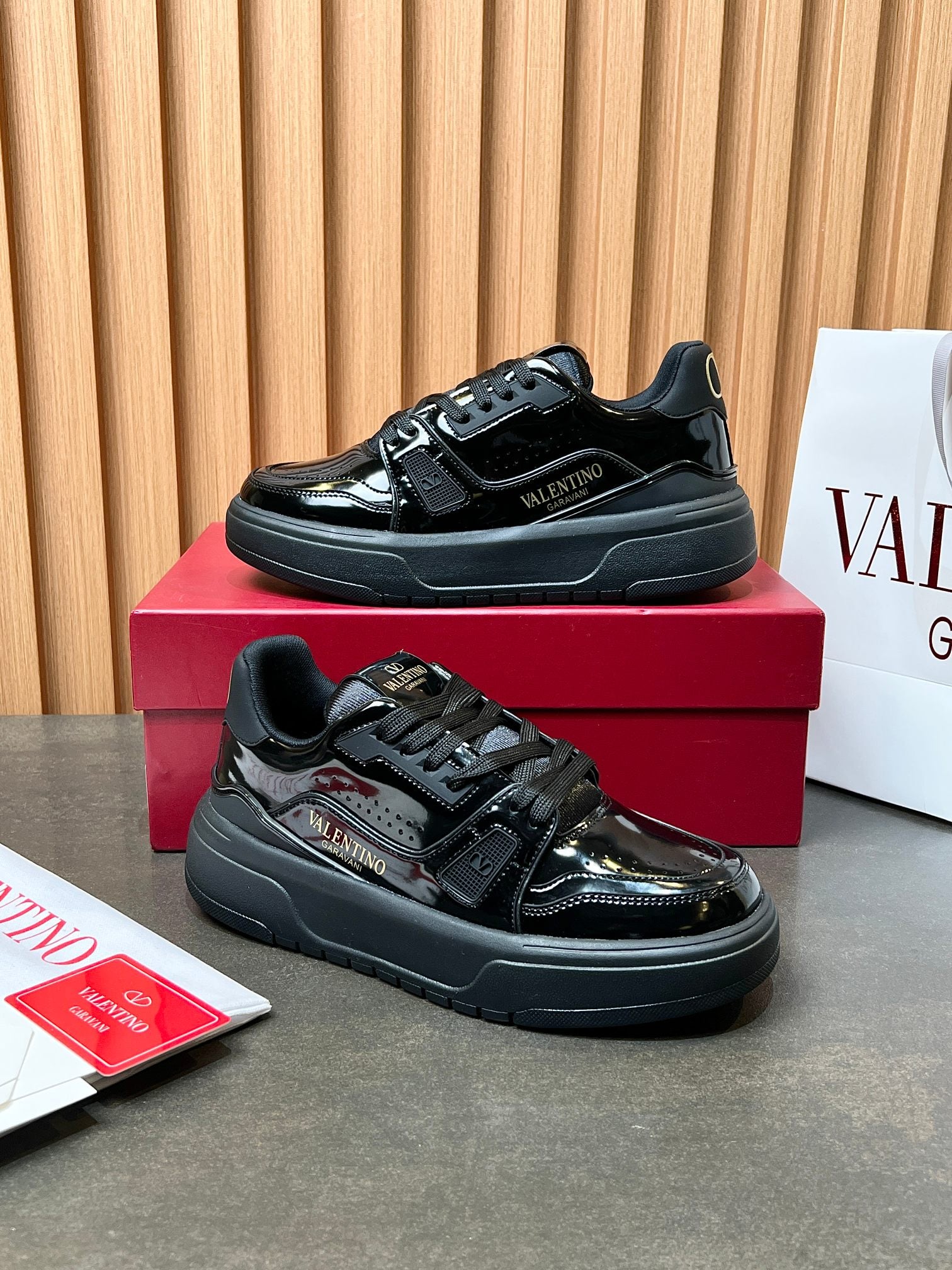 LuxluxHouse Best Quality Shoes Valentino