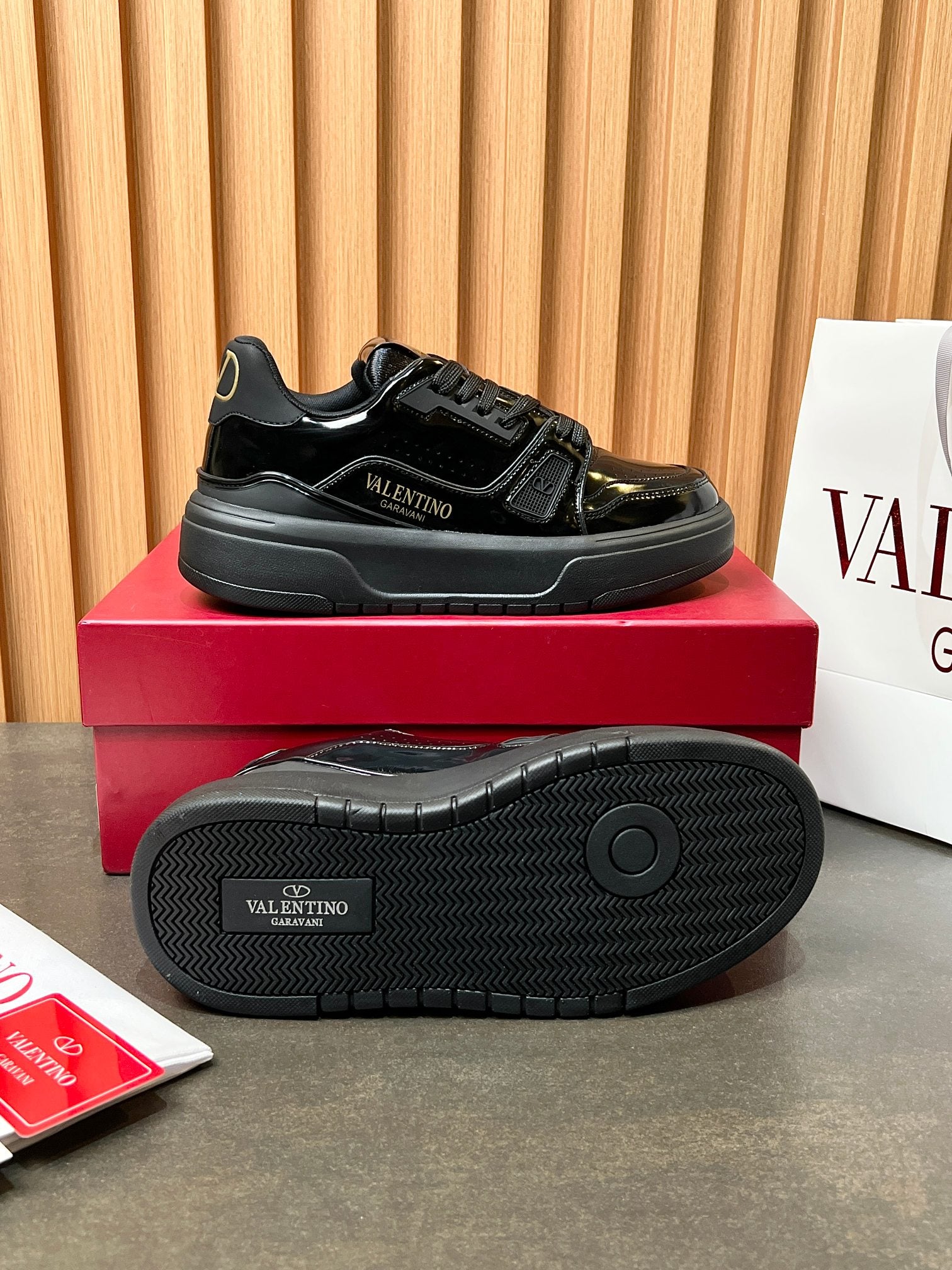 LuxluxHouse Best Quality Shoes Valentino