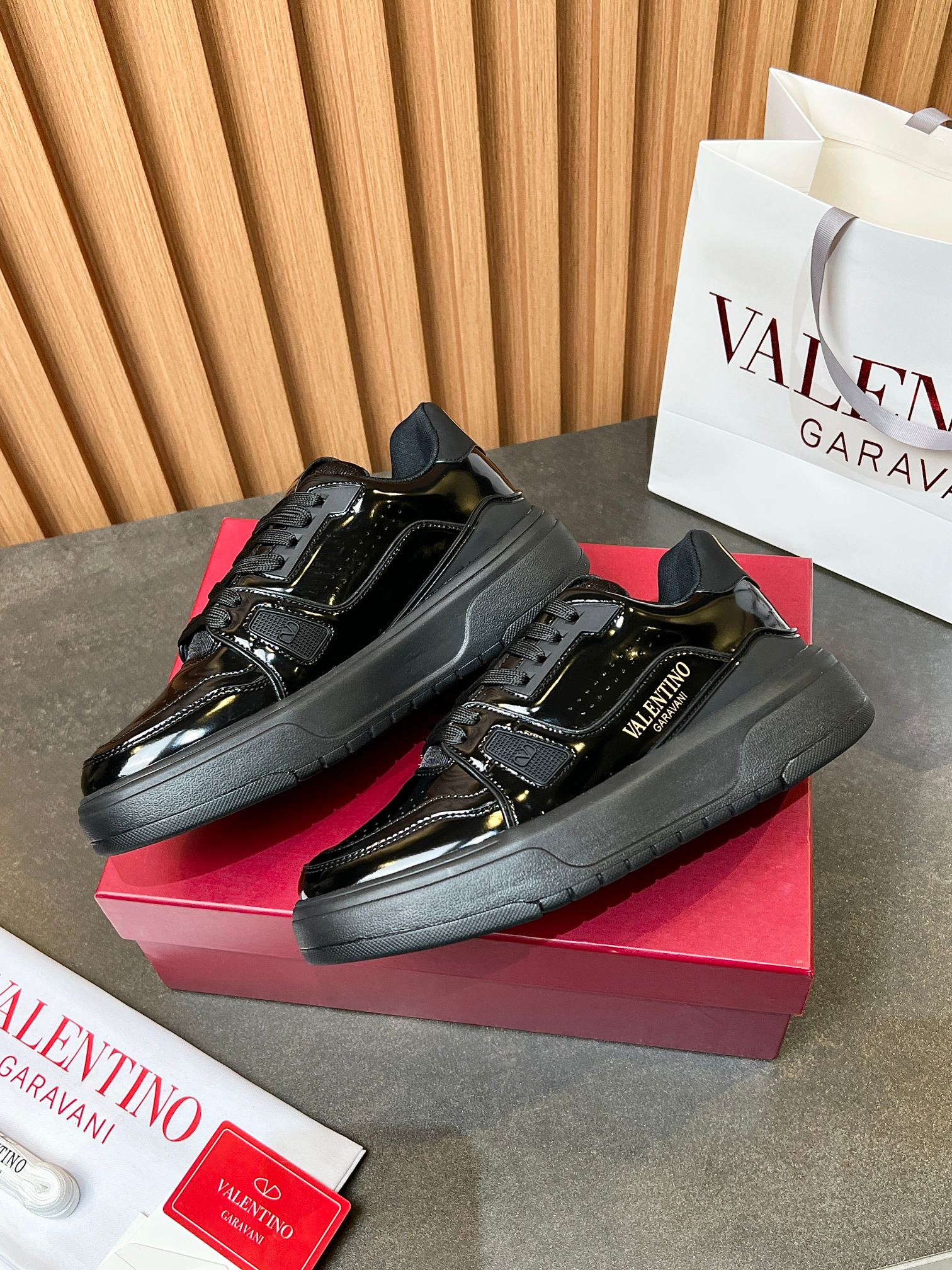 LuxluxHouse Best Quality Shoes Valentino