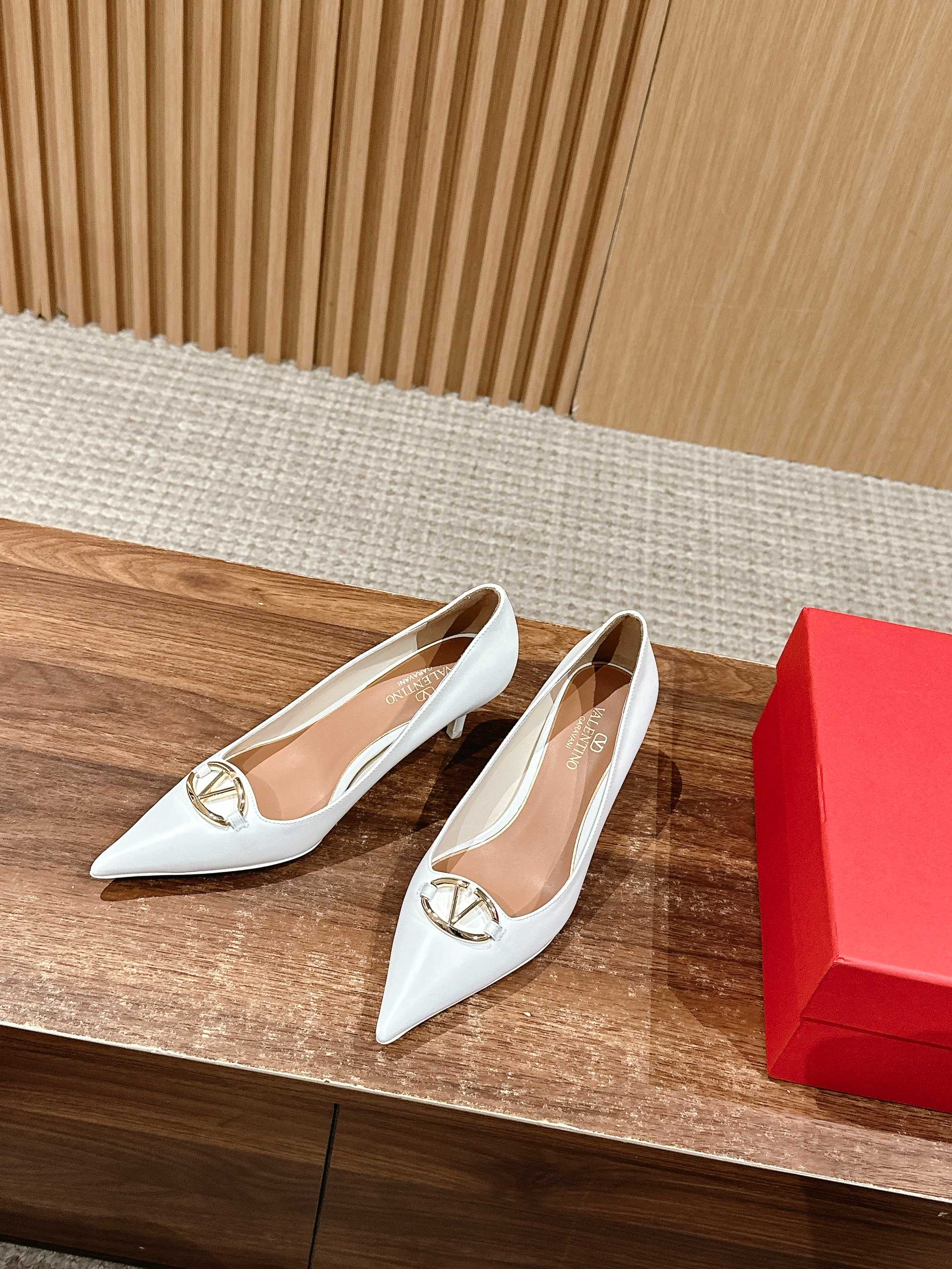 LuxluxHouse Best Quality Valentino Women Shoes