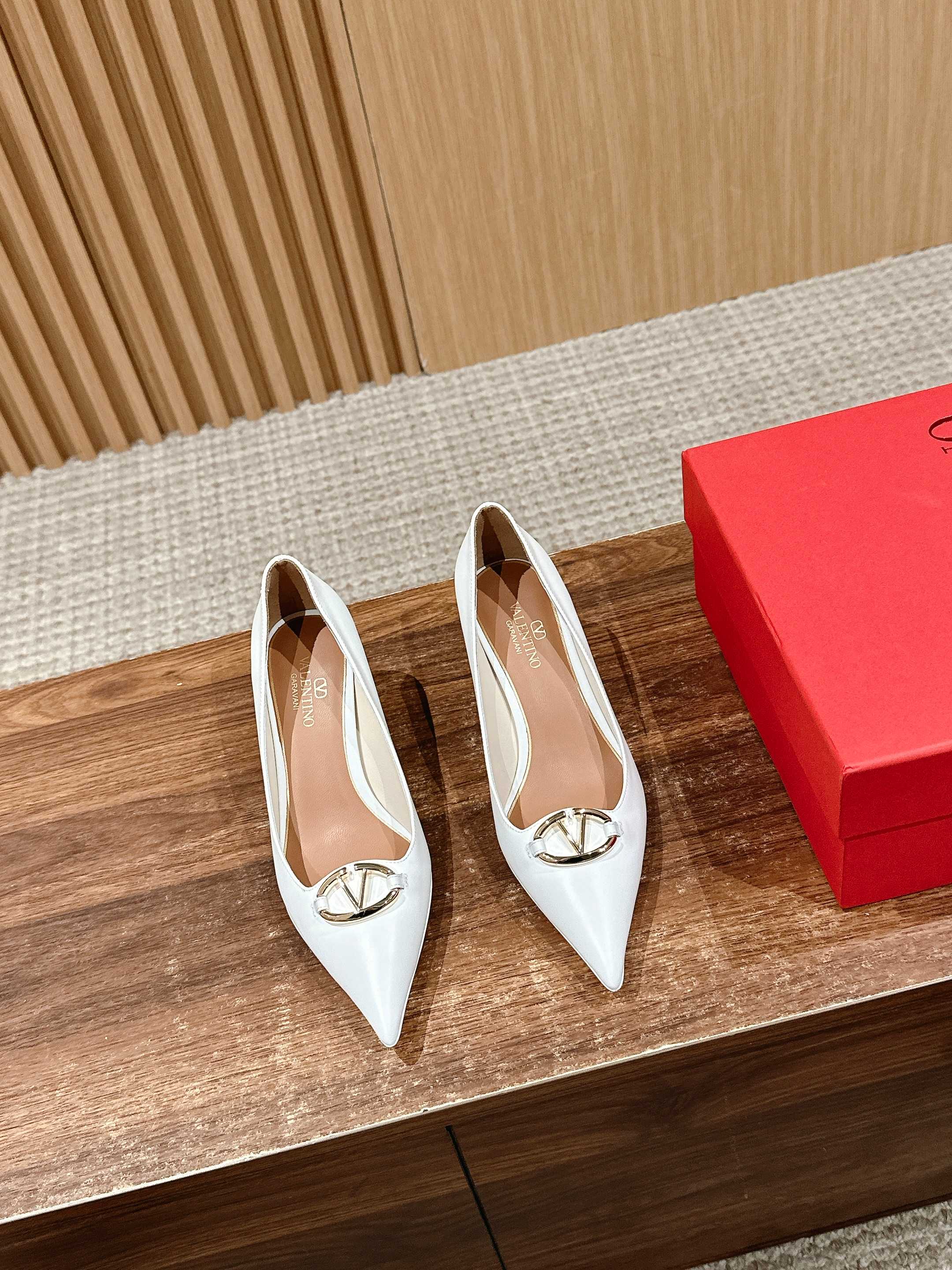 LuxluxHouse Best Quality Valentino Women Shoes