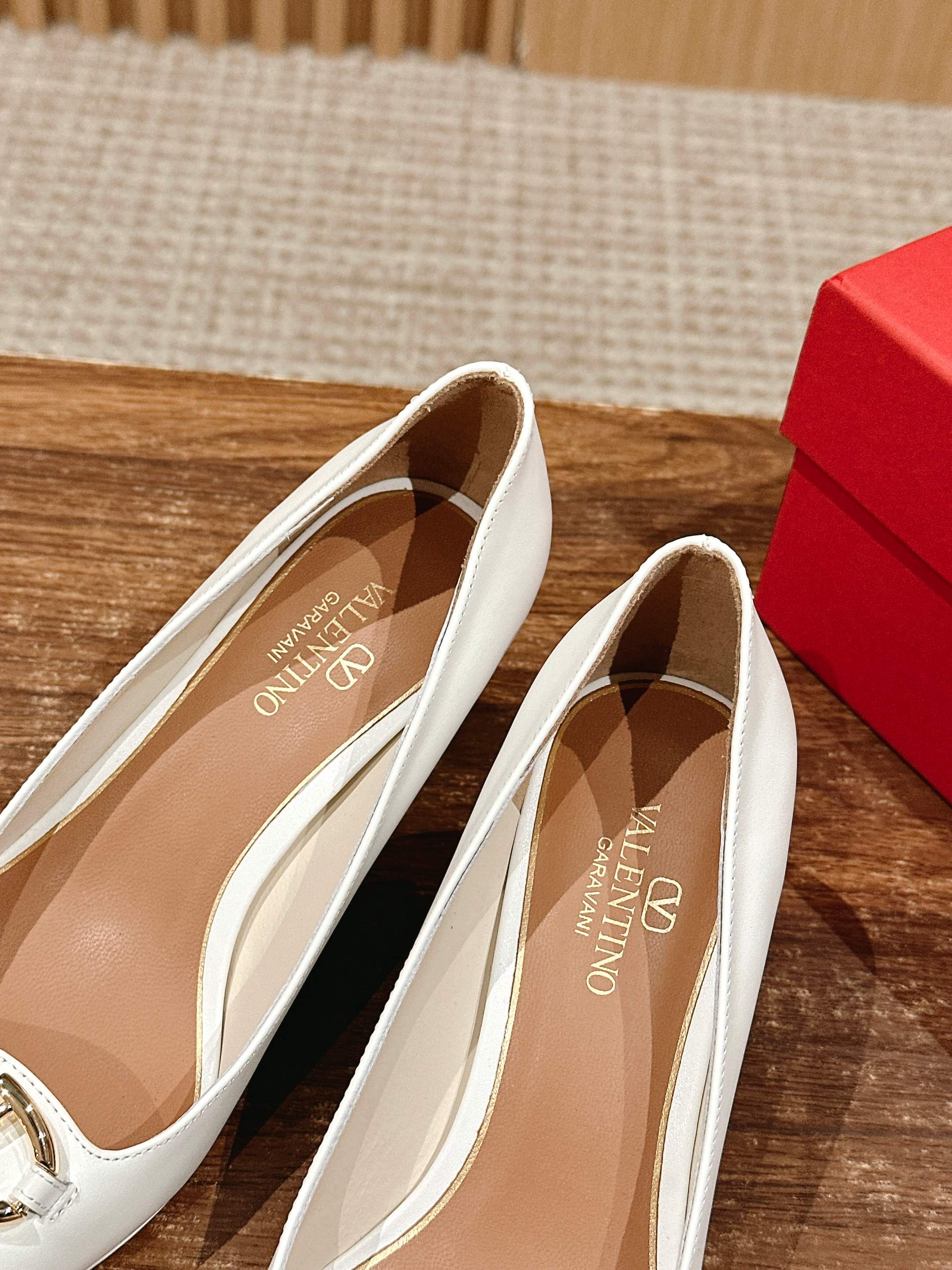 LuxluxHouse Best Quality Valentino Women Shoes